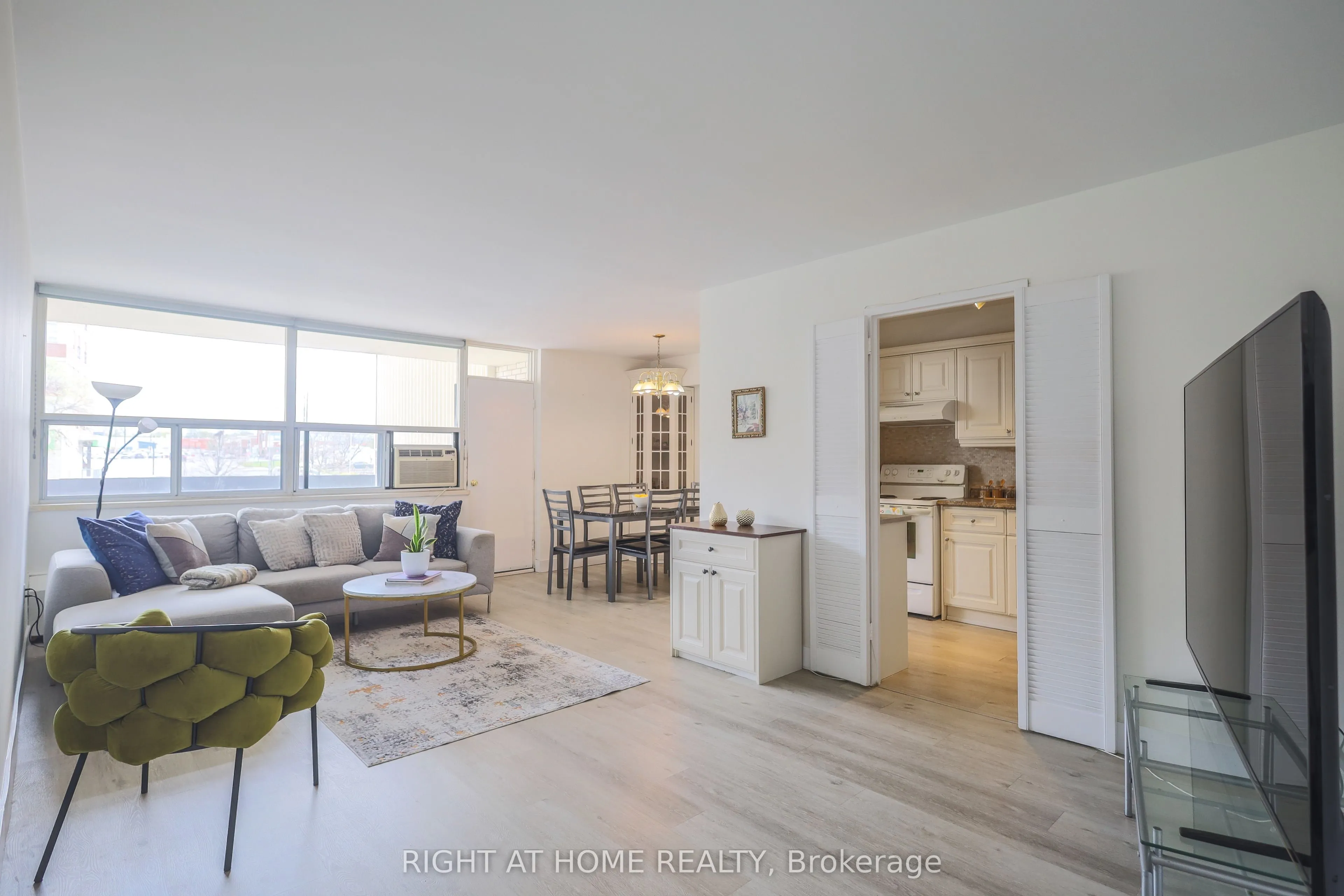 1455 Lawrence Avenue W #207