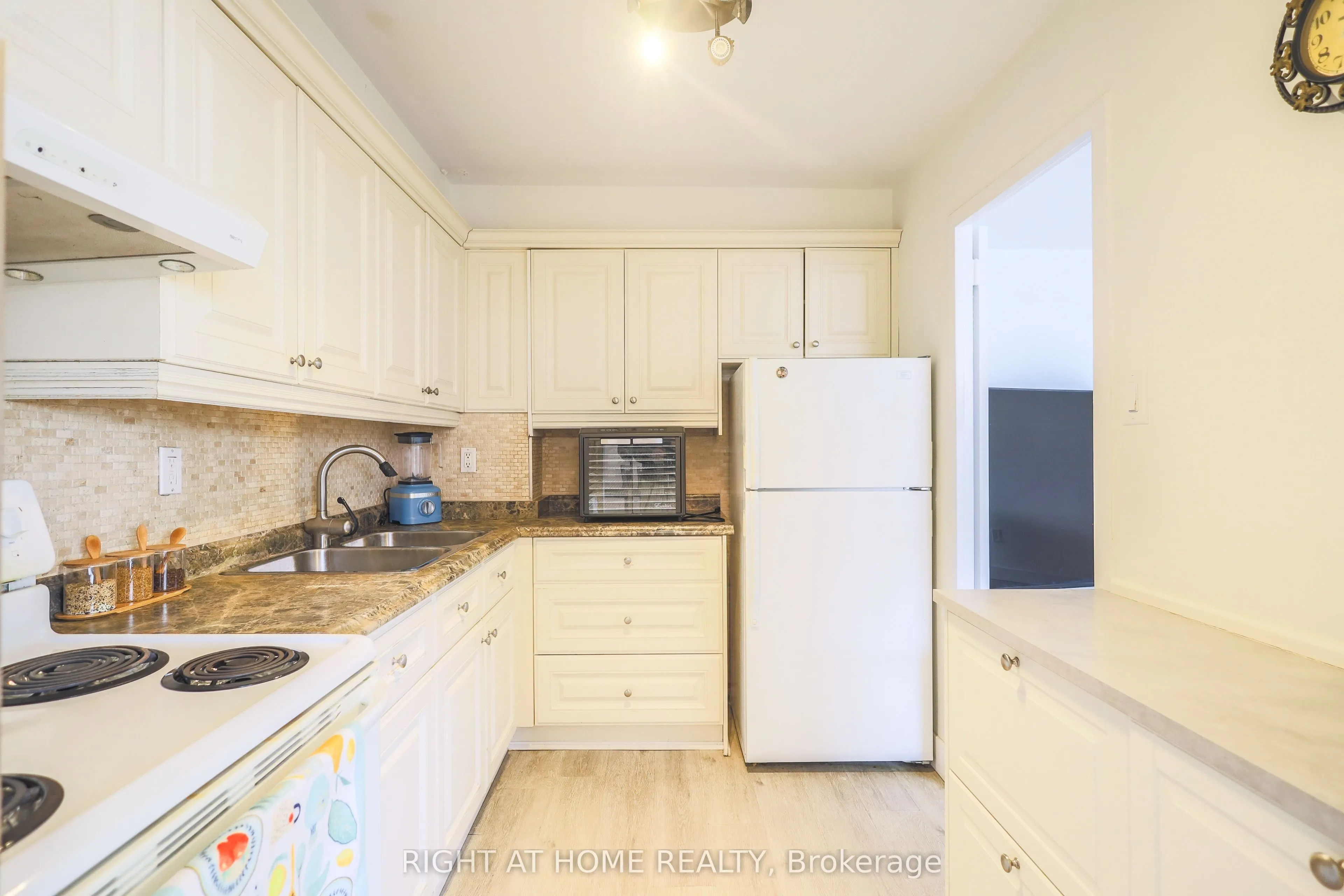 1455 Lawrence Avenue W #207