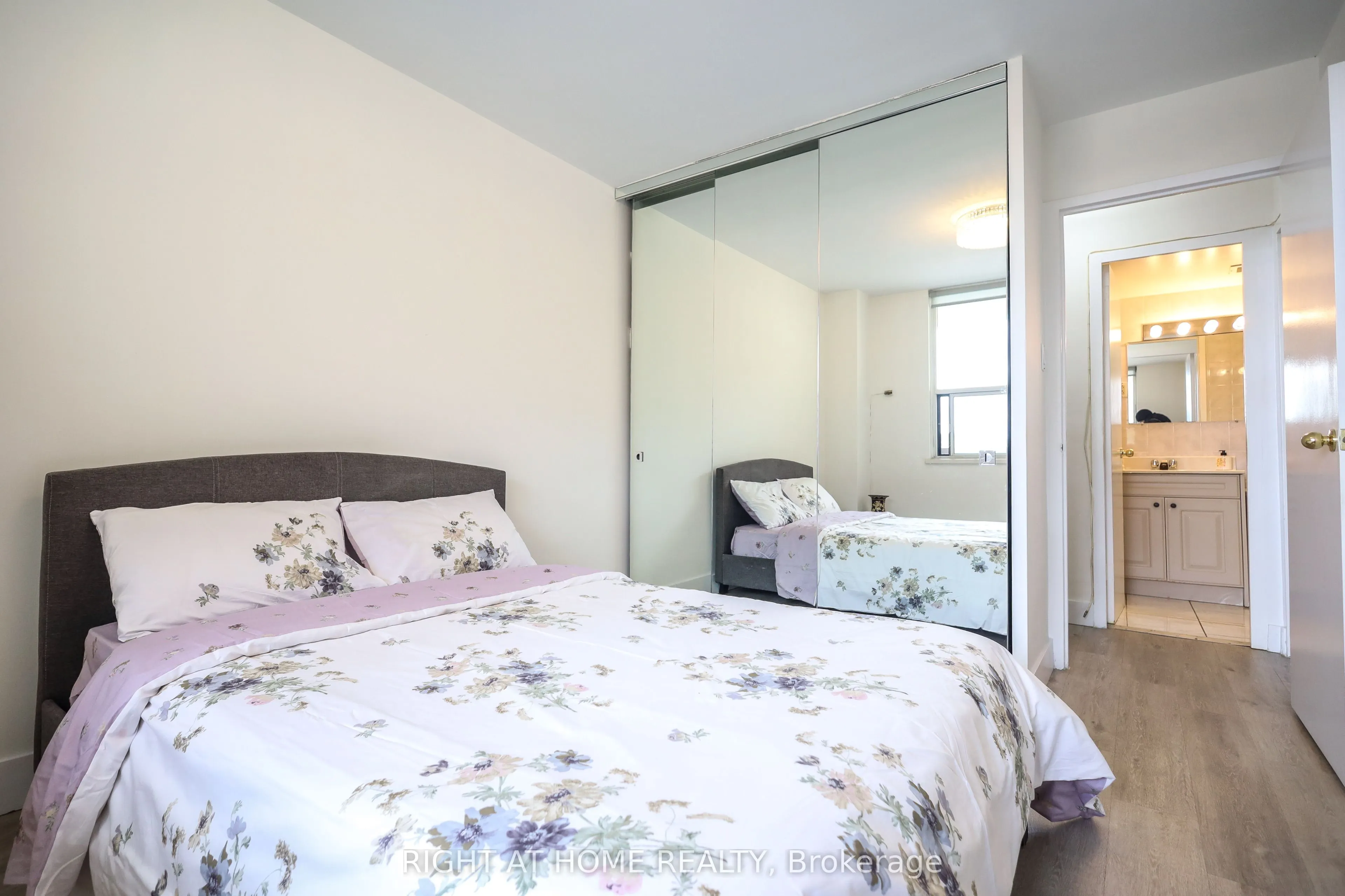 1455 Lawrence Avenue W #207