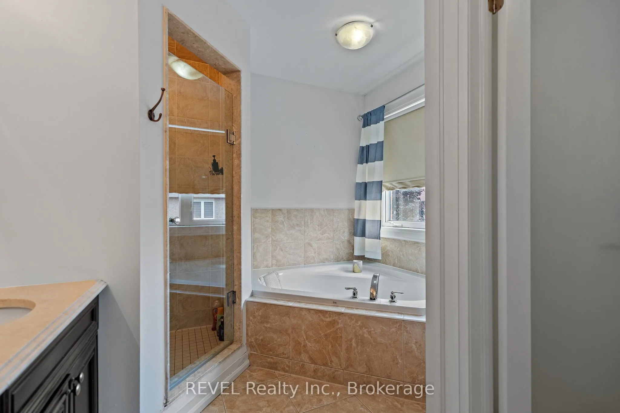 401 Schreyer Crescent