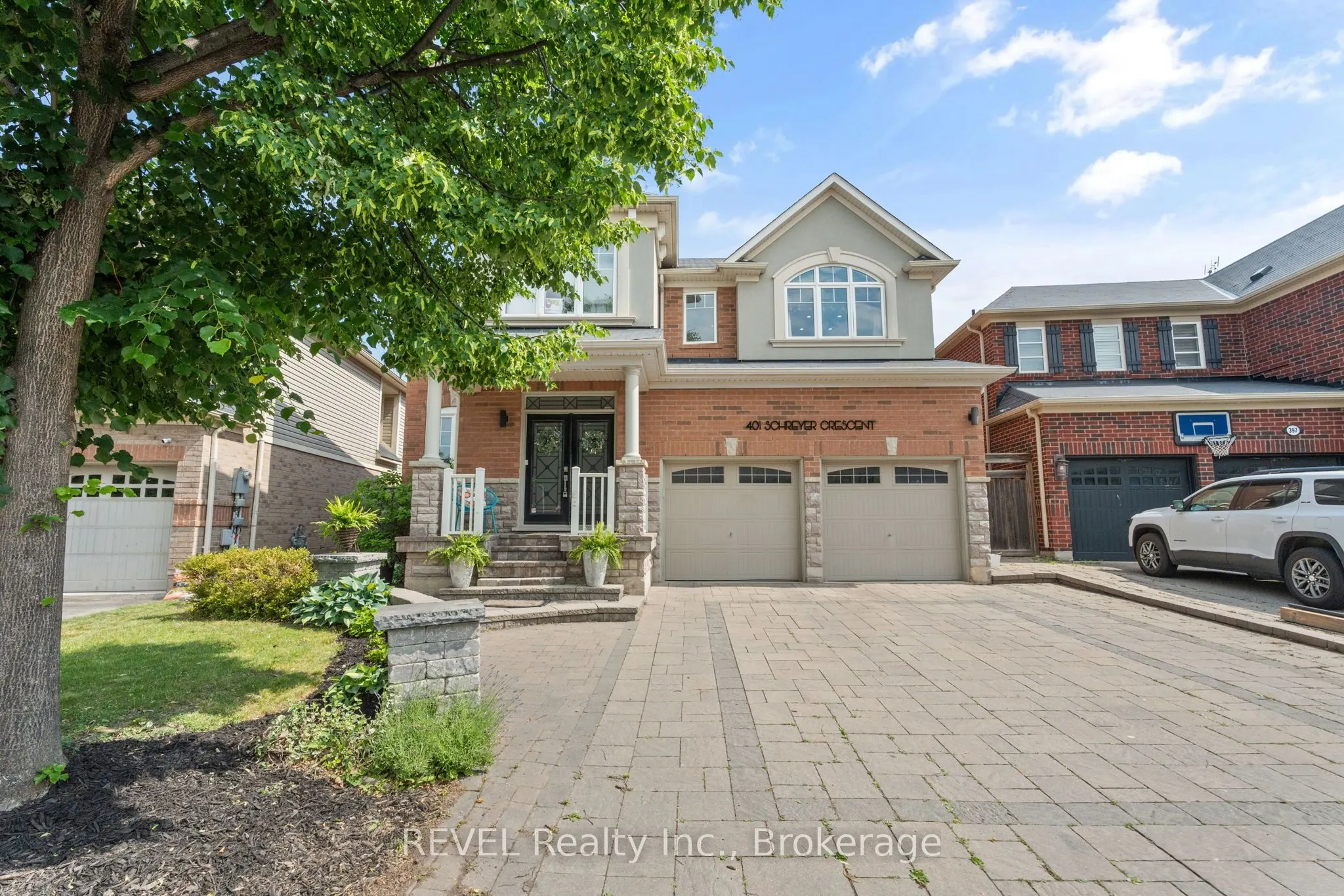 401 Schreyer Crescent