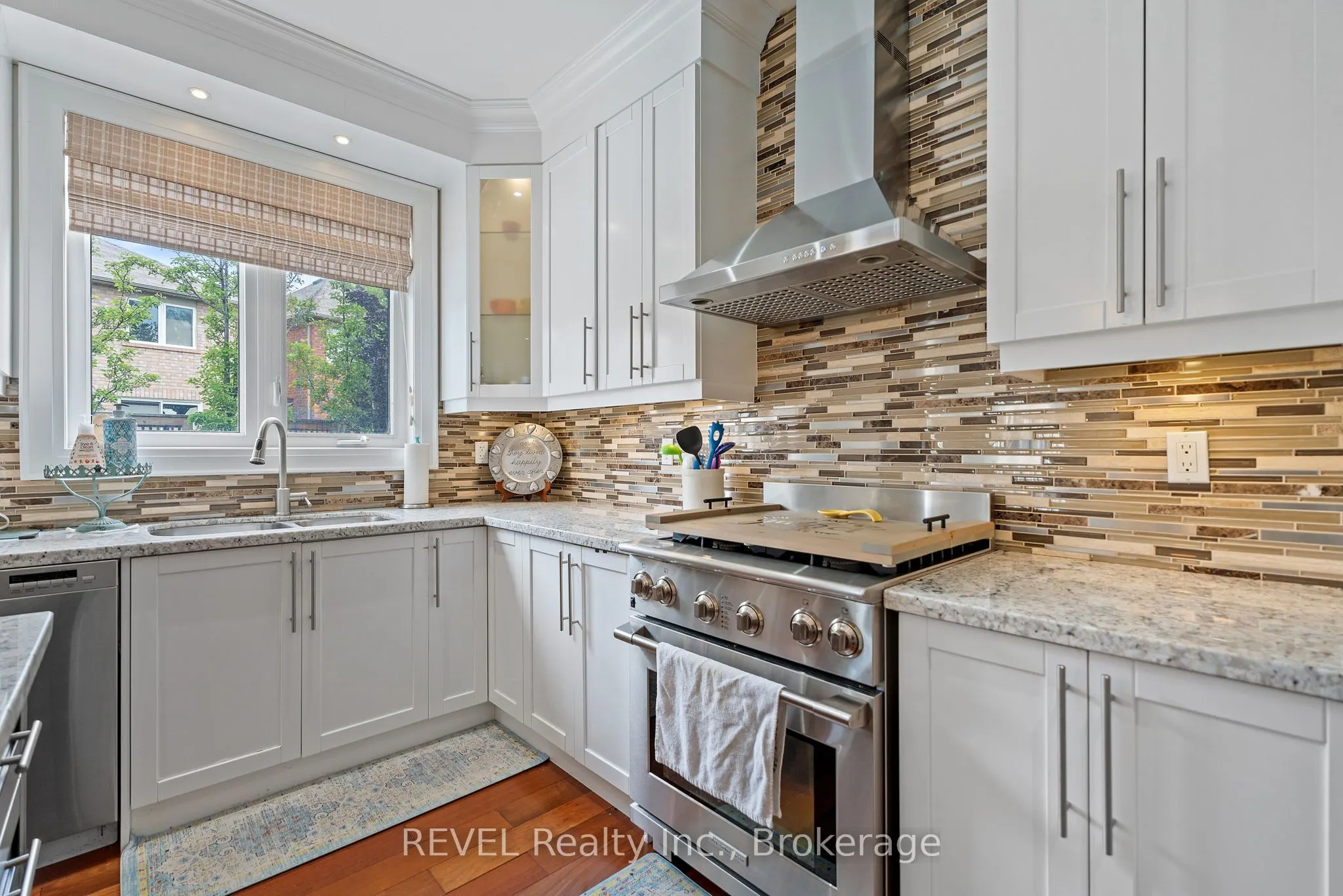 401 Schreyer Crescent
