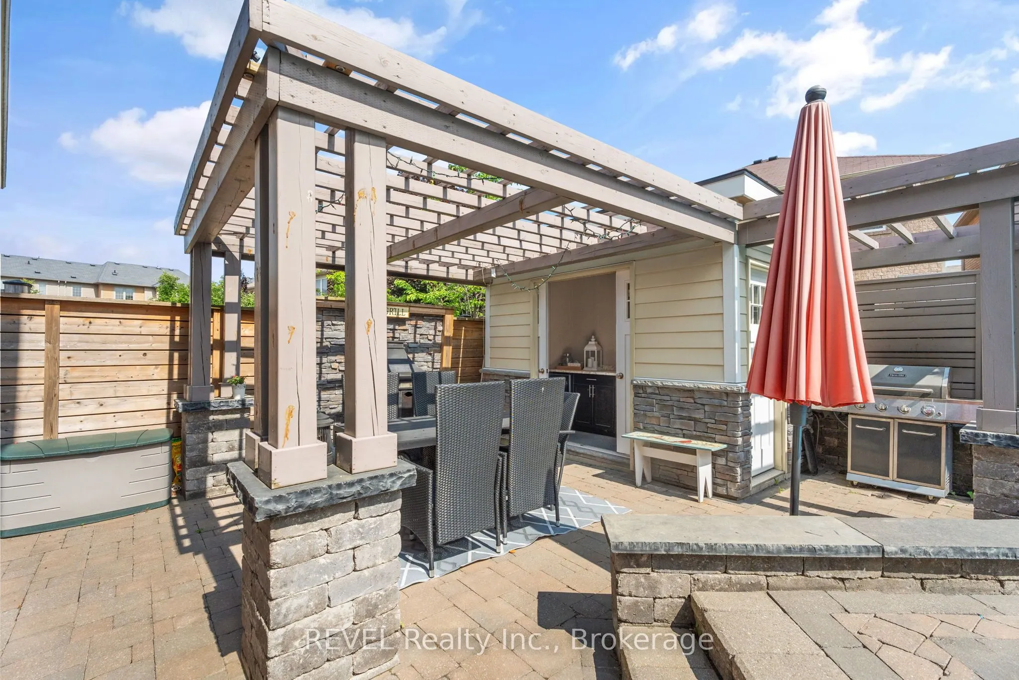 401 Schreyer Crescent