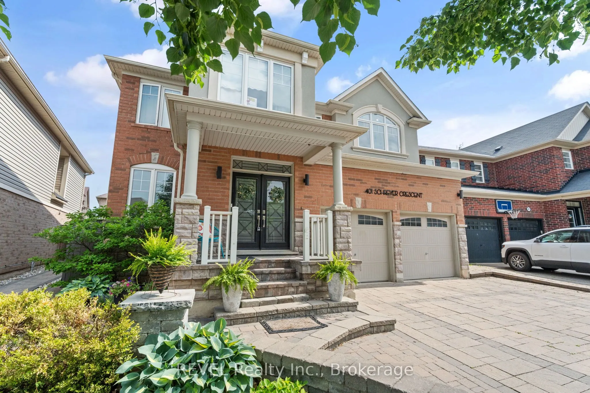 401 Schreyer Crescent