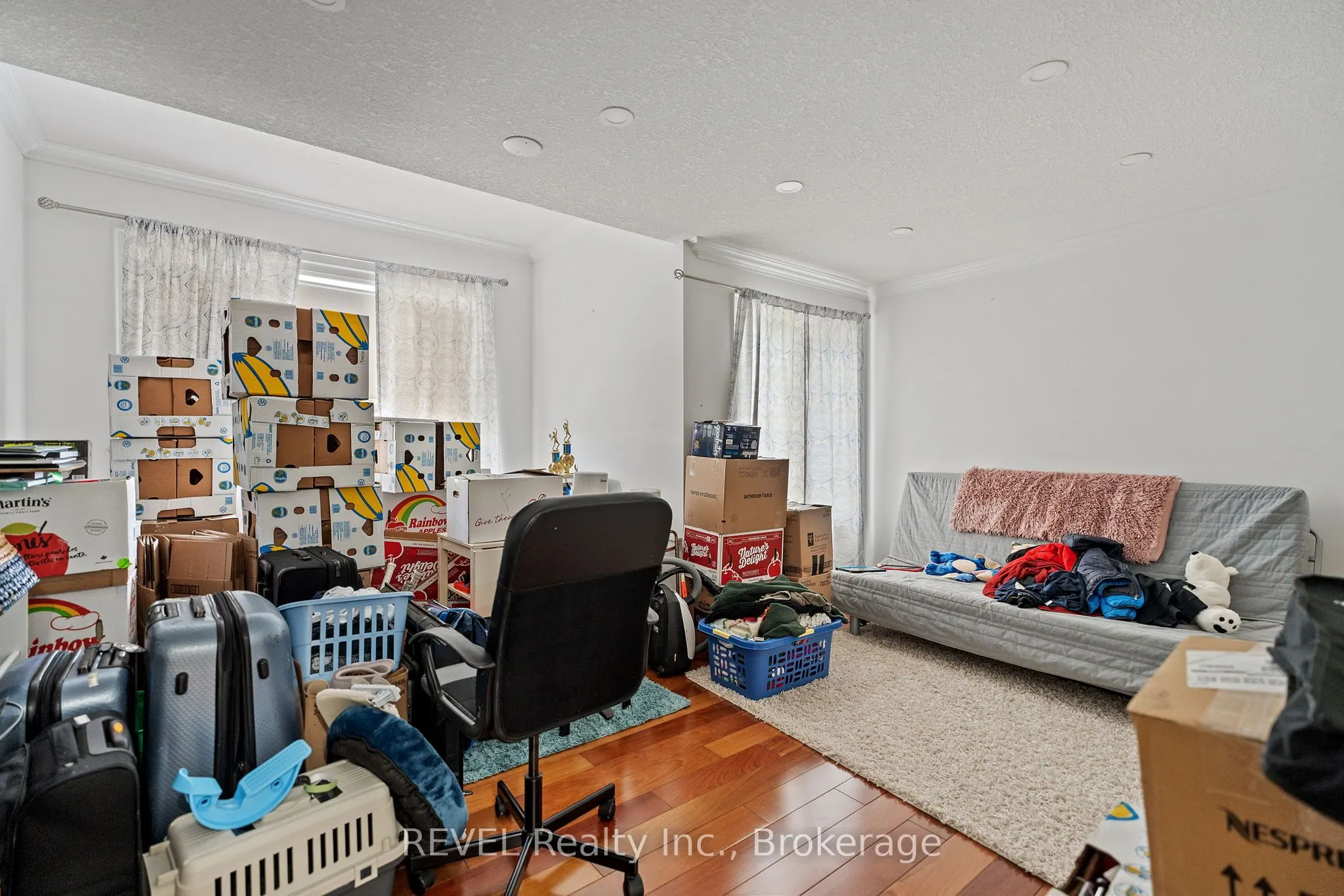 401 Schreyer Crescent