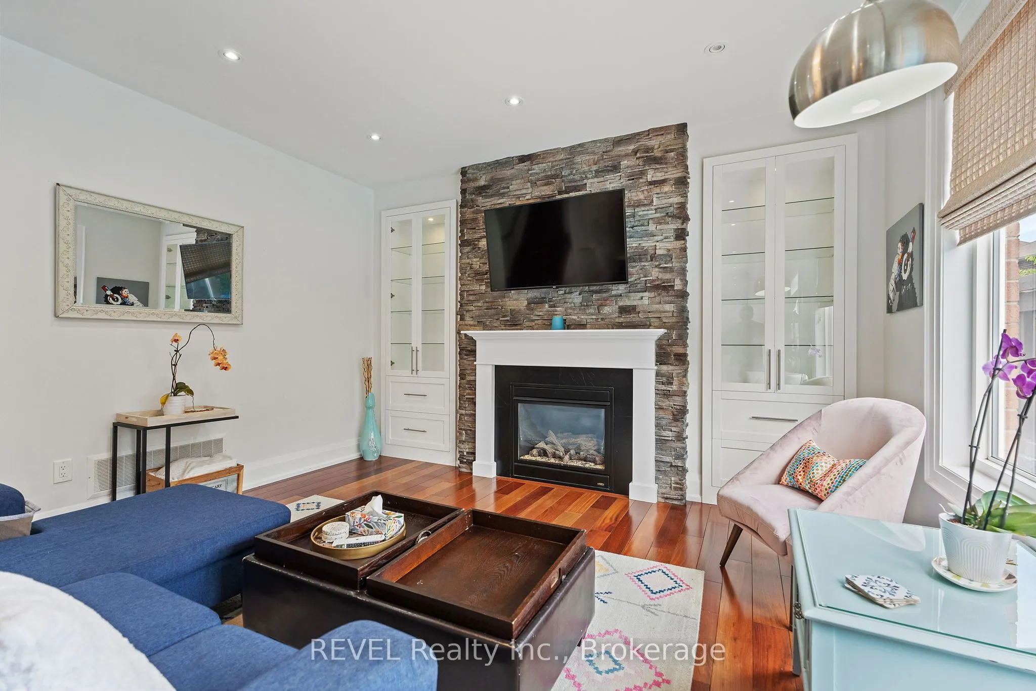 401 Schreyer Crescent