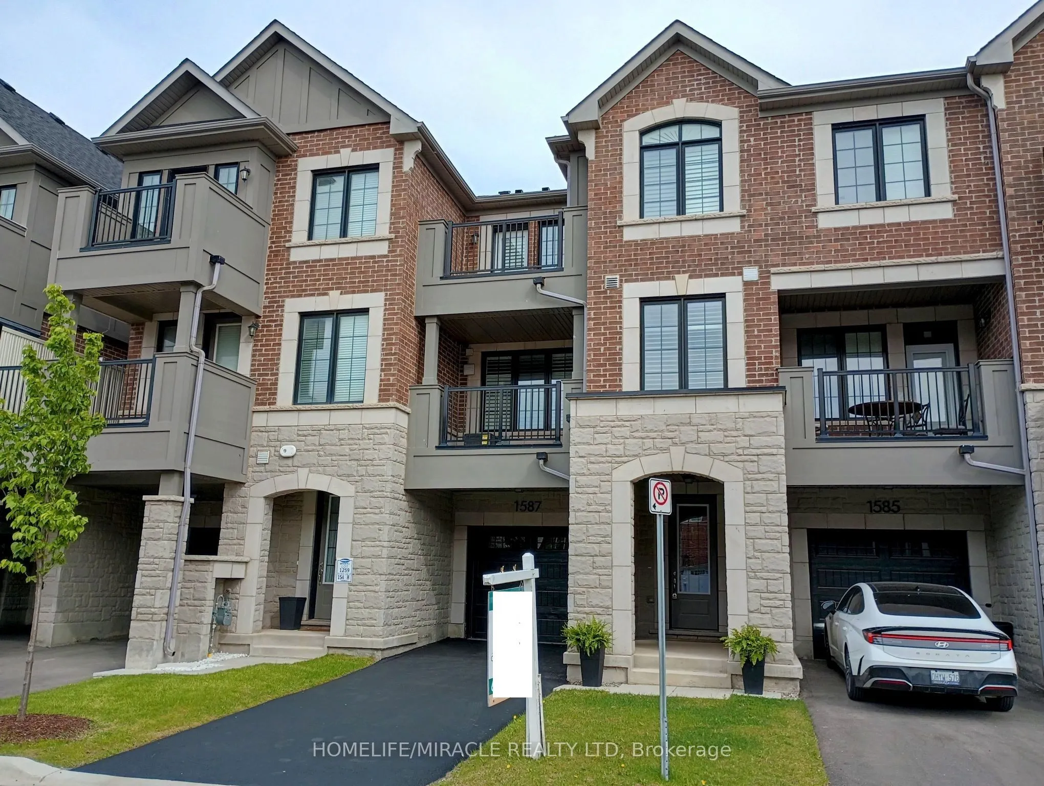 1587 Moira Crescent
