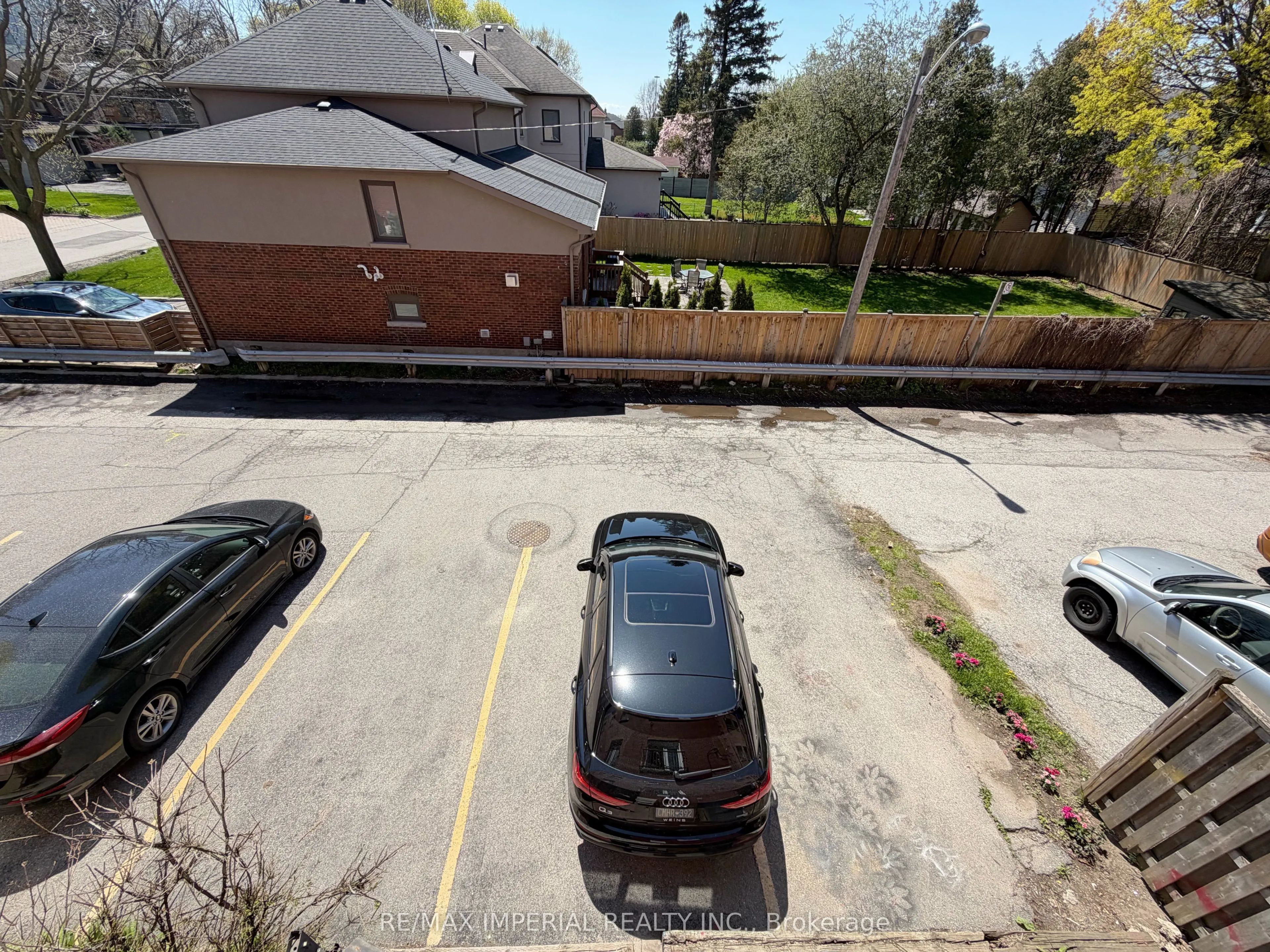 623-623A The Queensway