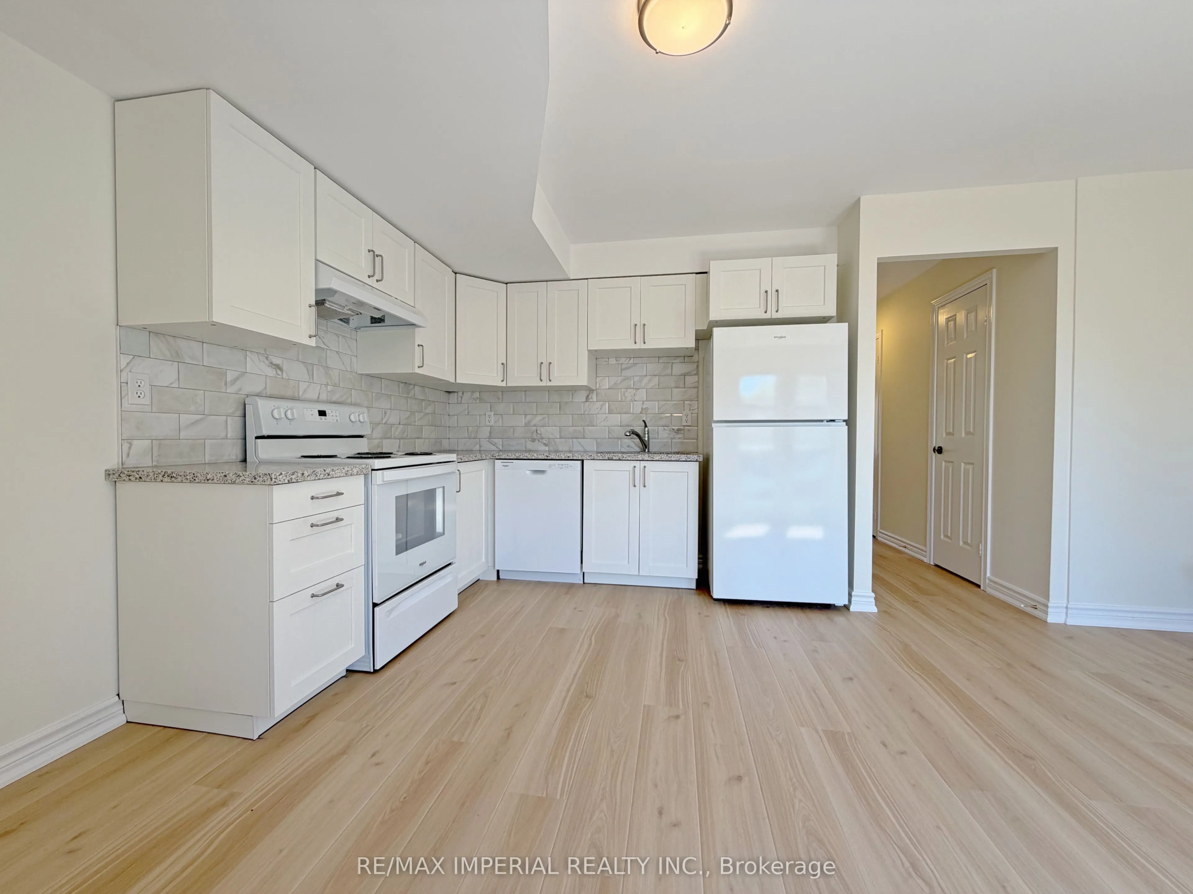623-623A The Queensway