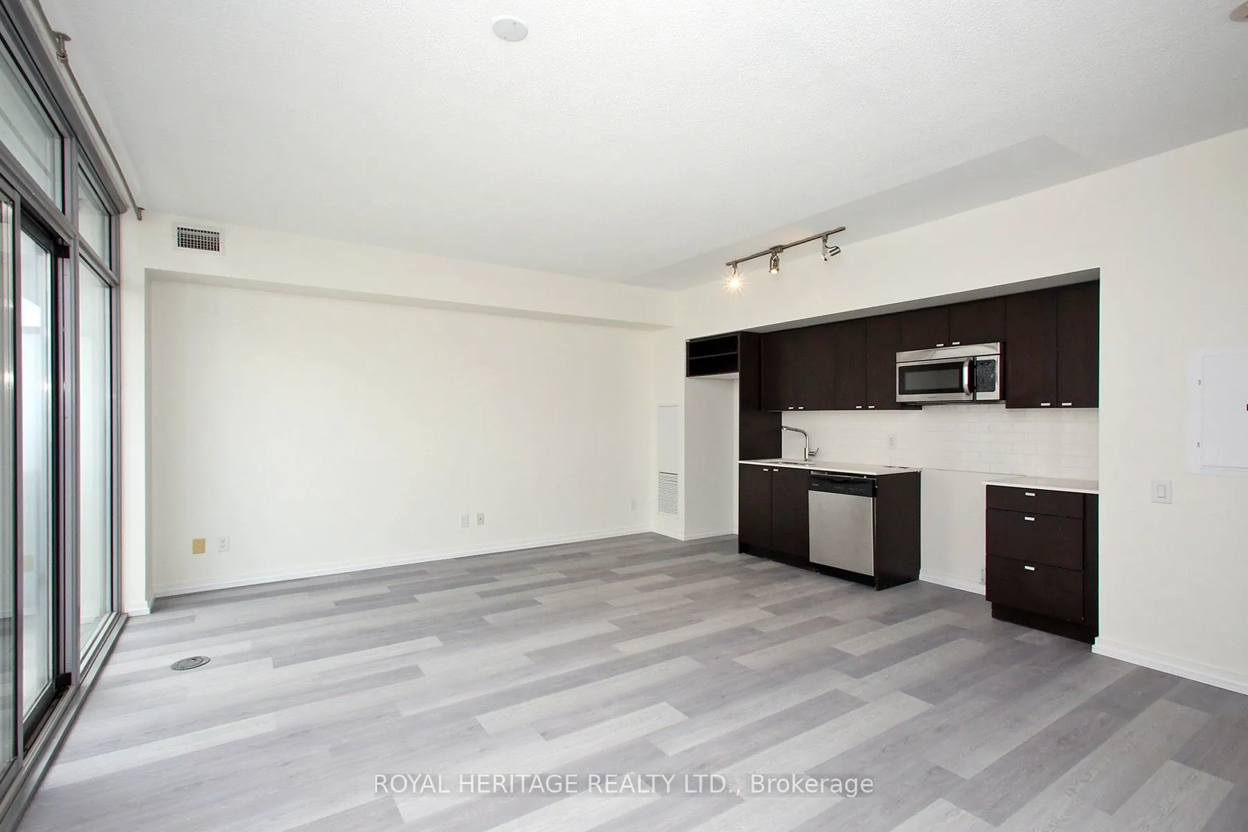 105 Queensway Avenue #1216