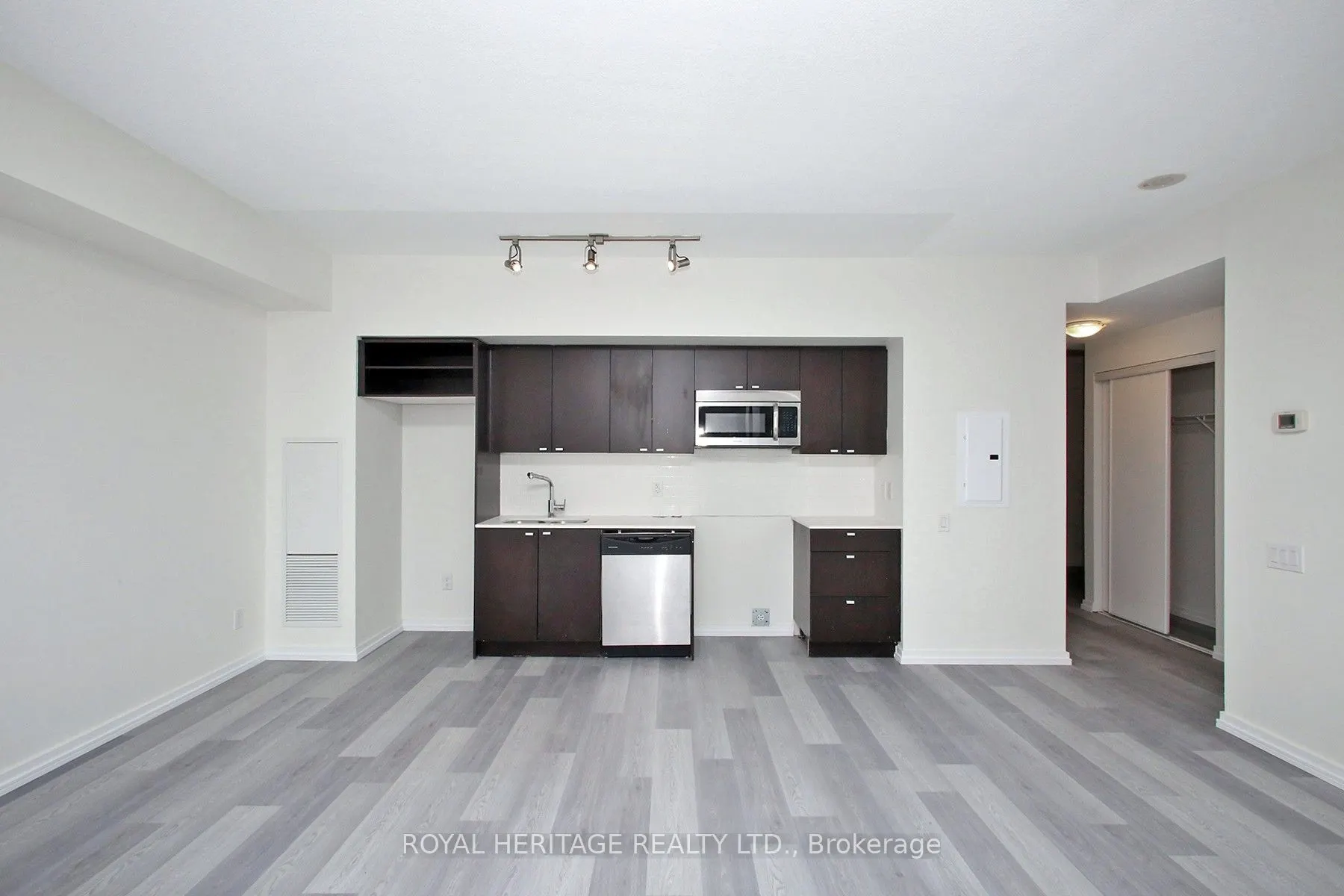 105 Queensway Avenue #1216
