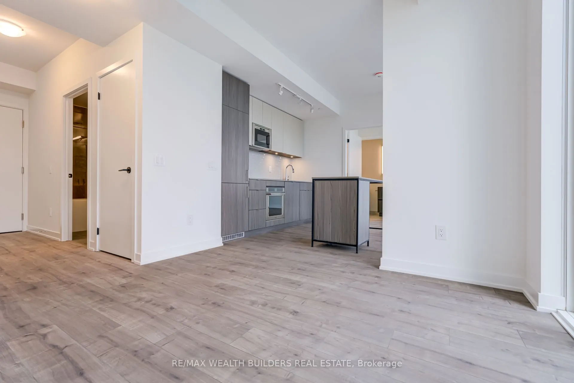 220 Missinnihe Way #714