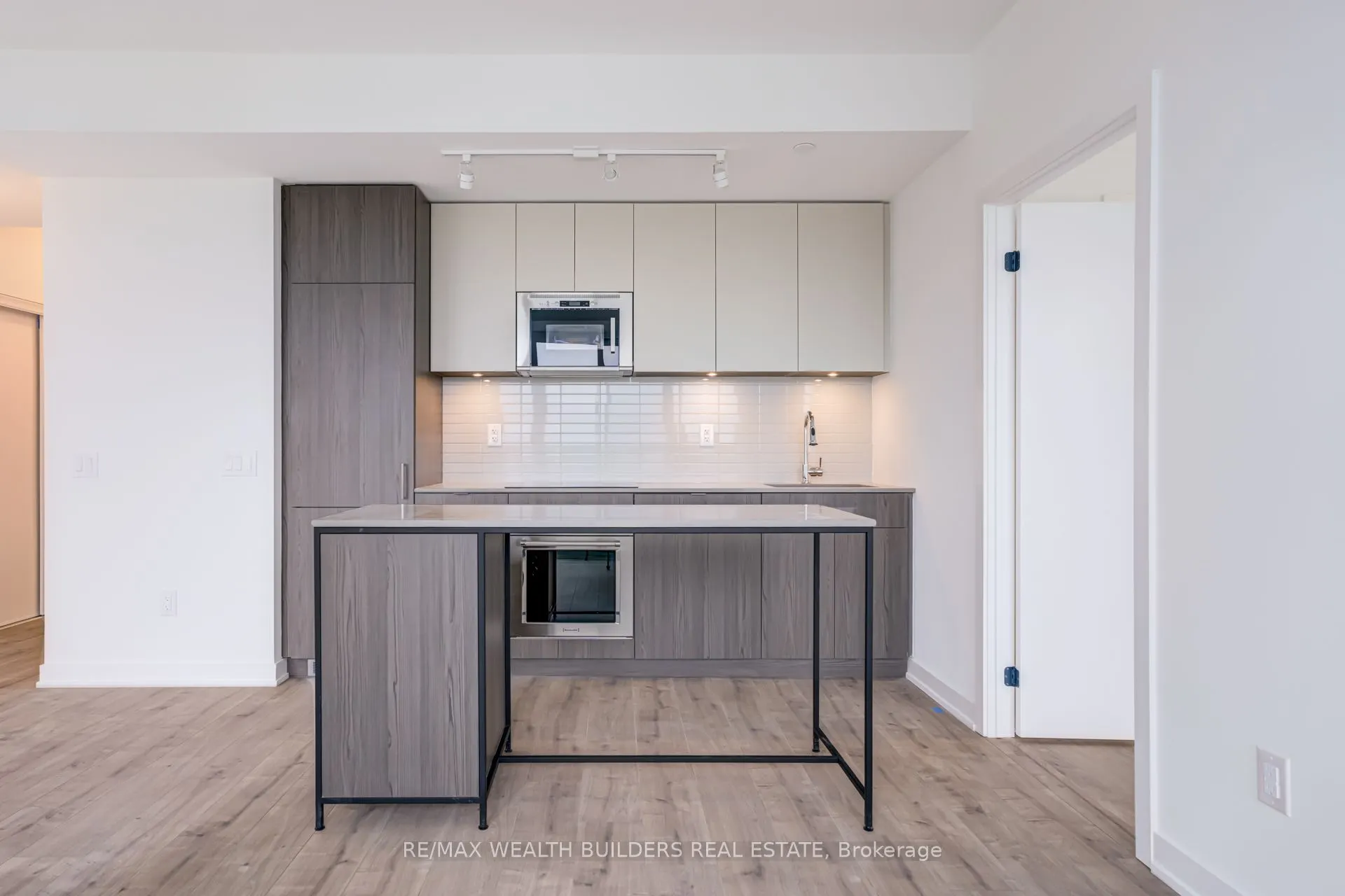 220 Missinnihe Way #714