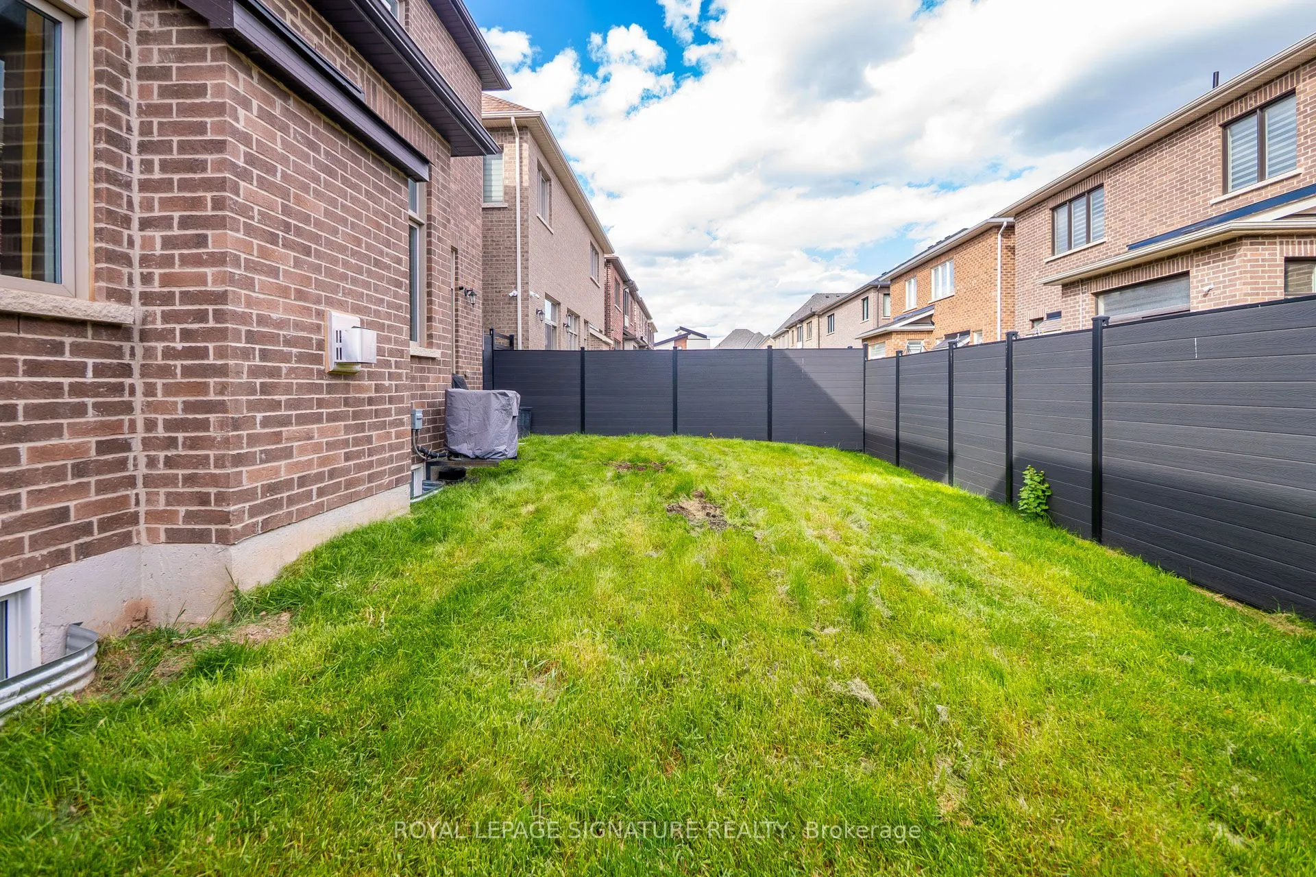 1493 Ford Strathy Crescent
