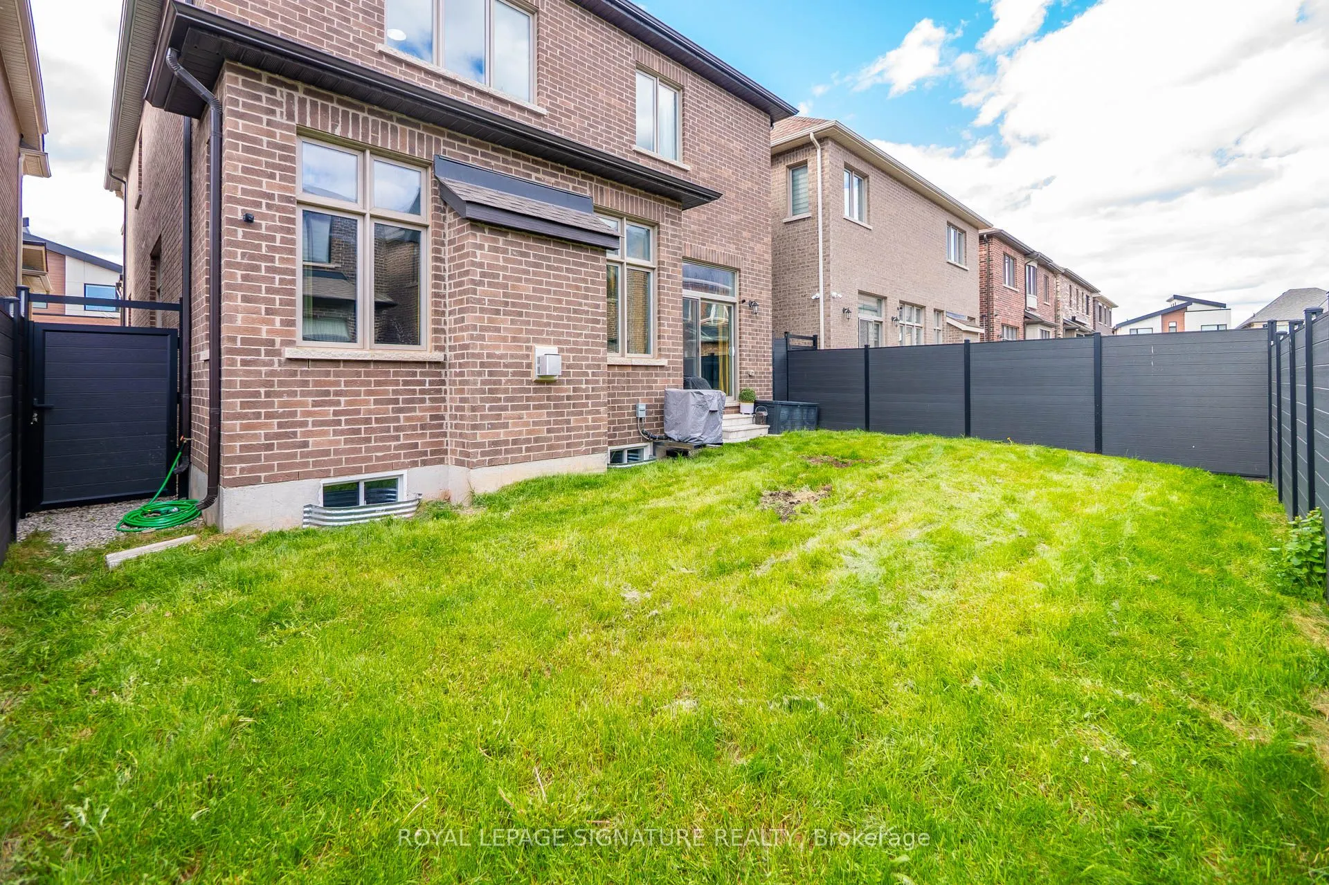 1493 Ford Strathy Crescent