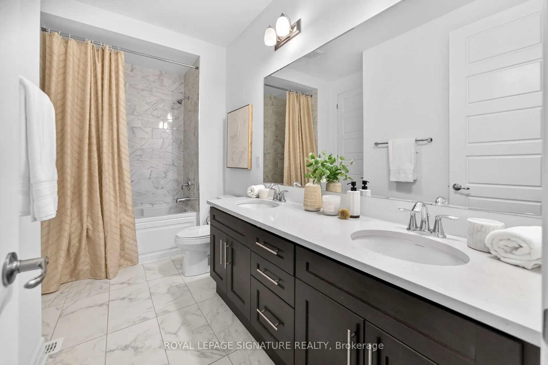 1493 Ford Strathy Crescent