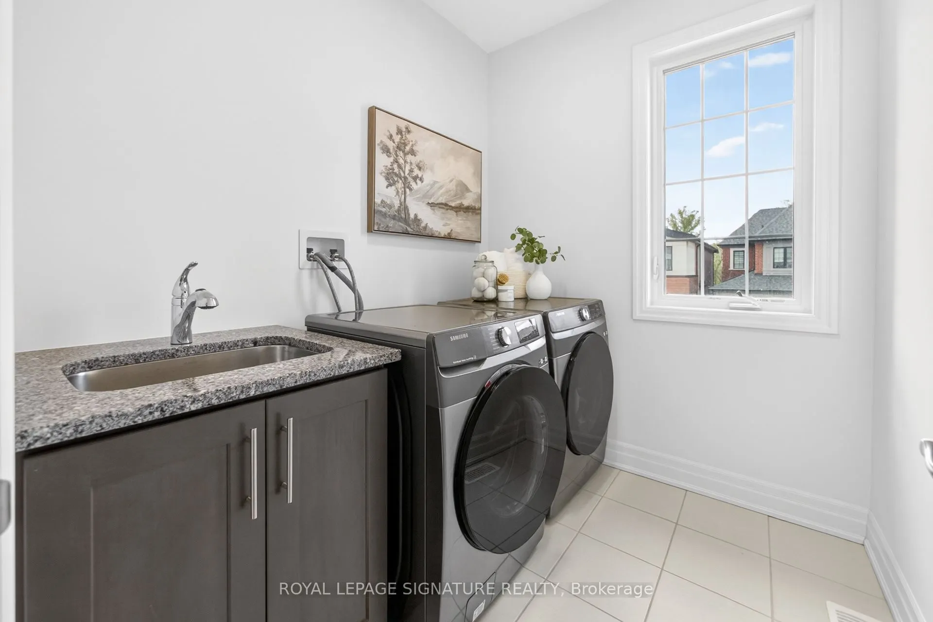1493 Ford Strathy Crescent