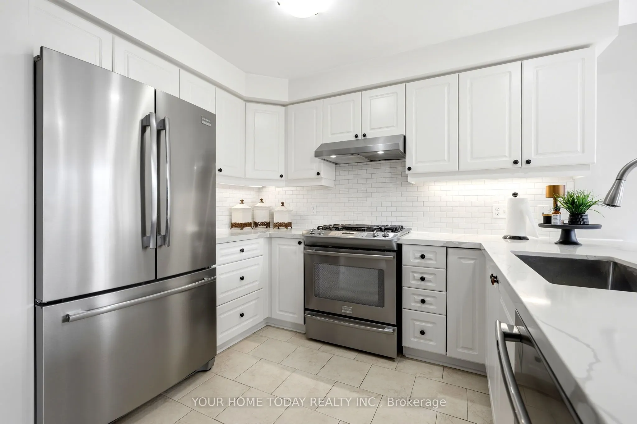 96 Lauchlin Crescent