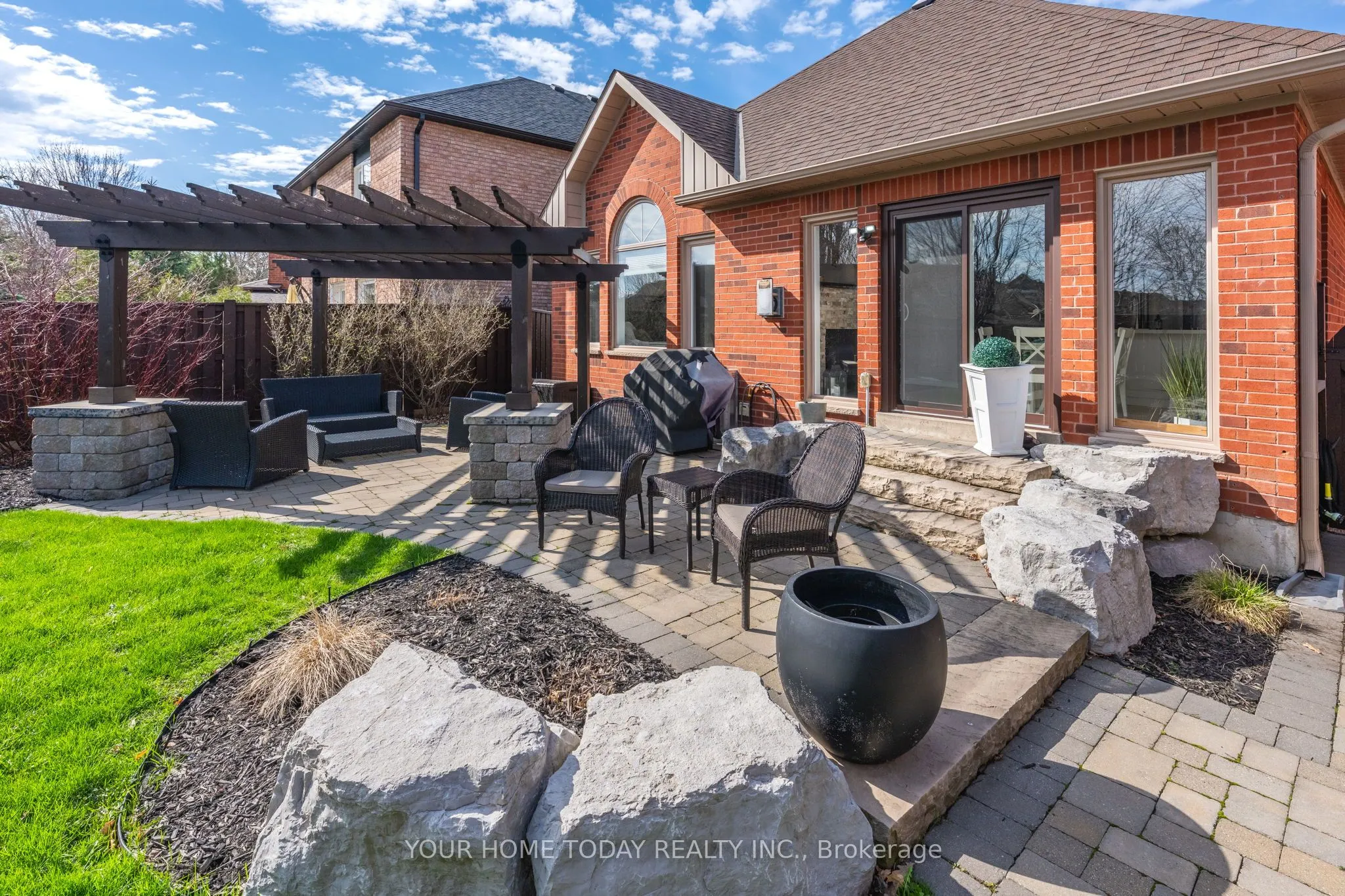 96 Lauchlin Crescent