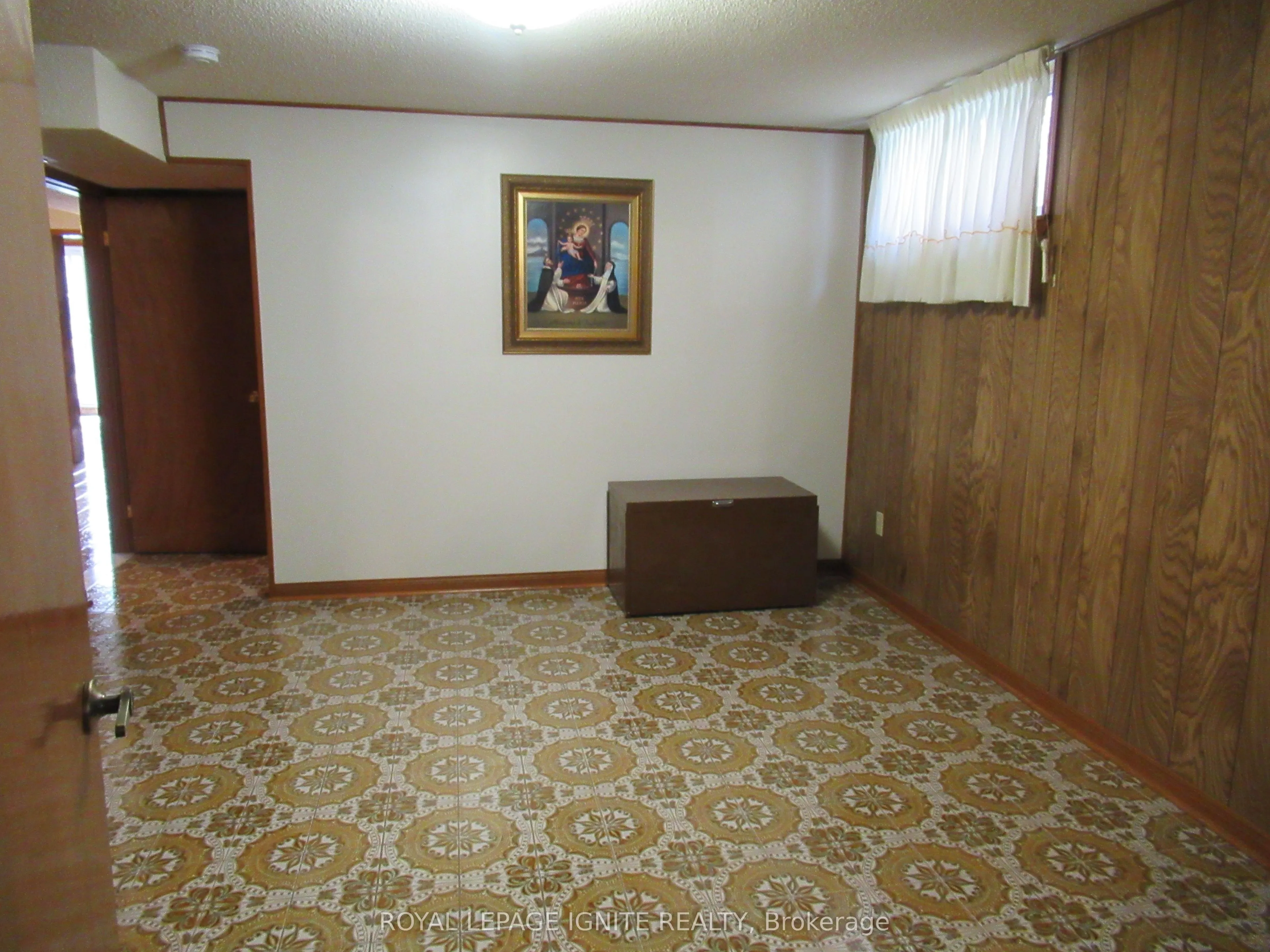 8 Newlove Court