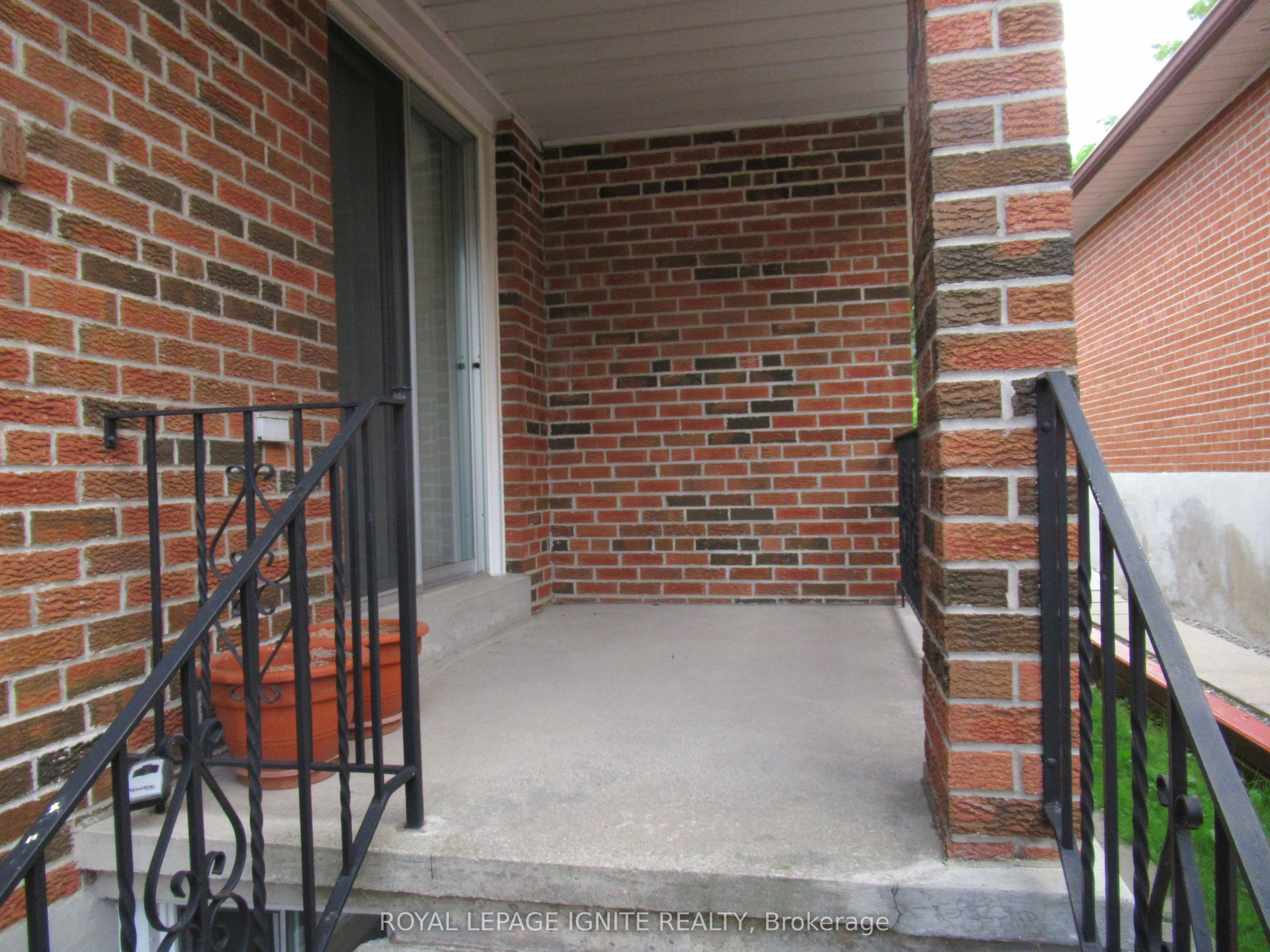 8 Newlove Court