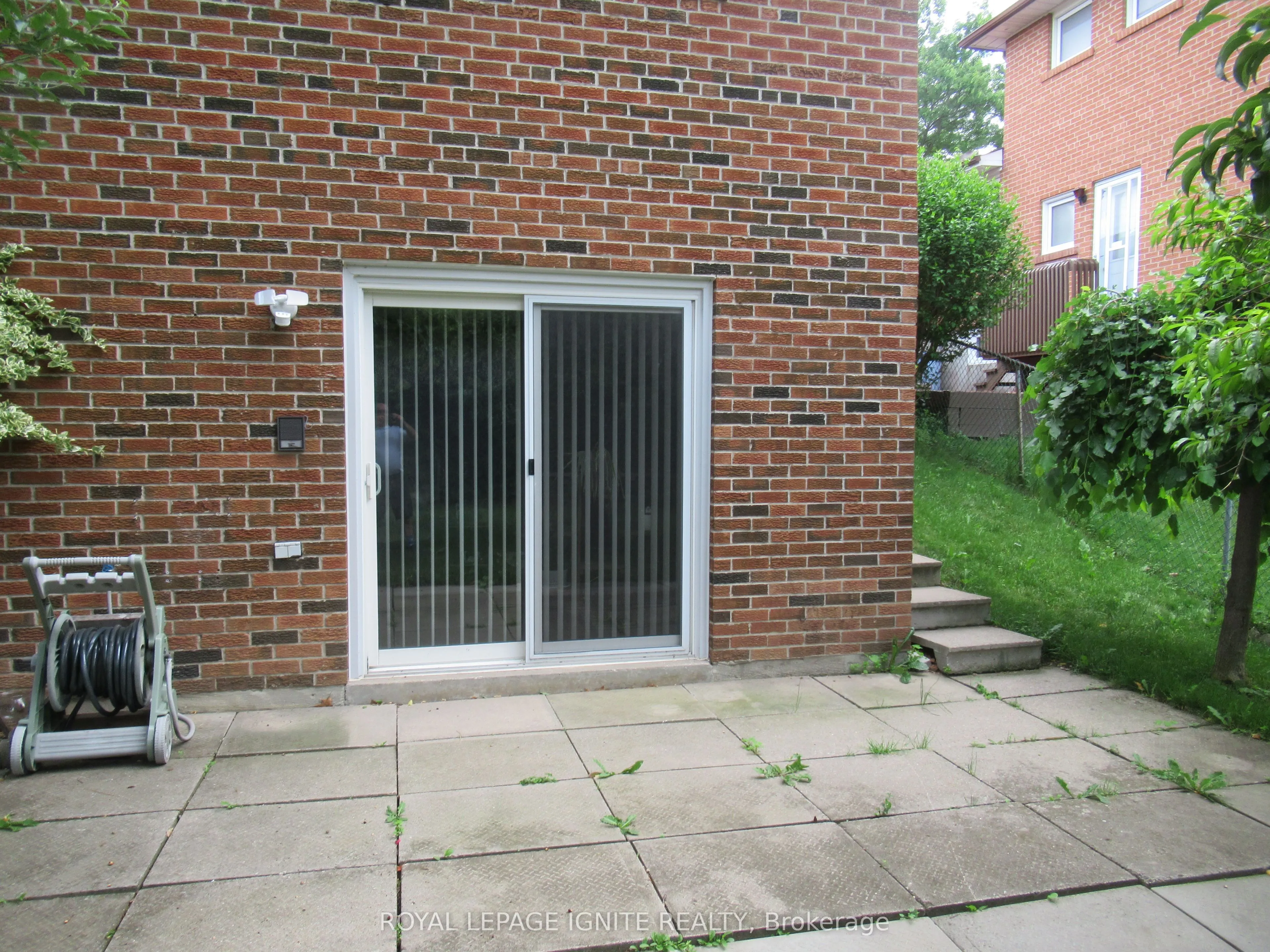 8 Newlove Court