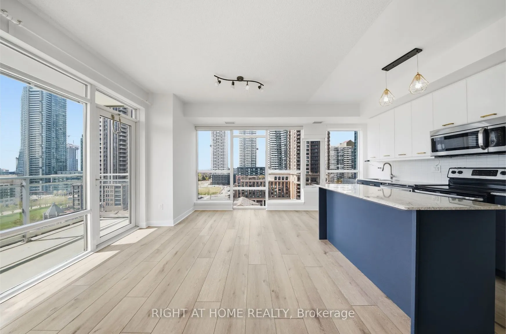 365 Prince Of Wales Drive #1105