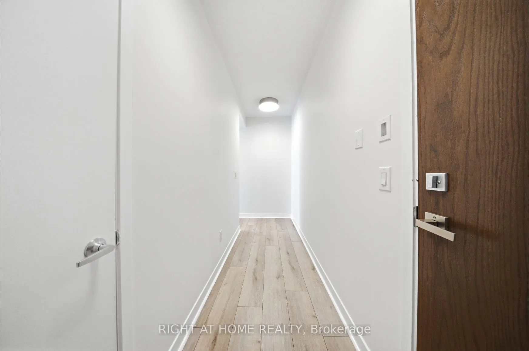 365 Prince Of Wales Drive #1105