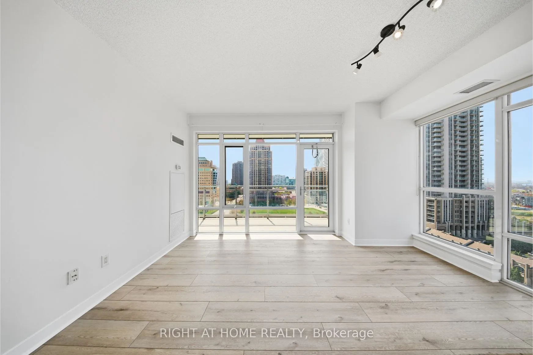 365 Prince Of Wales Drive #1105
