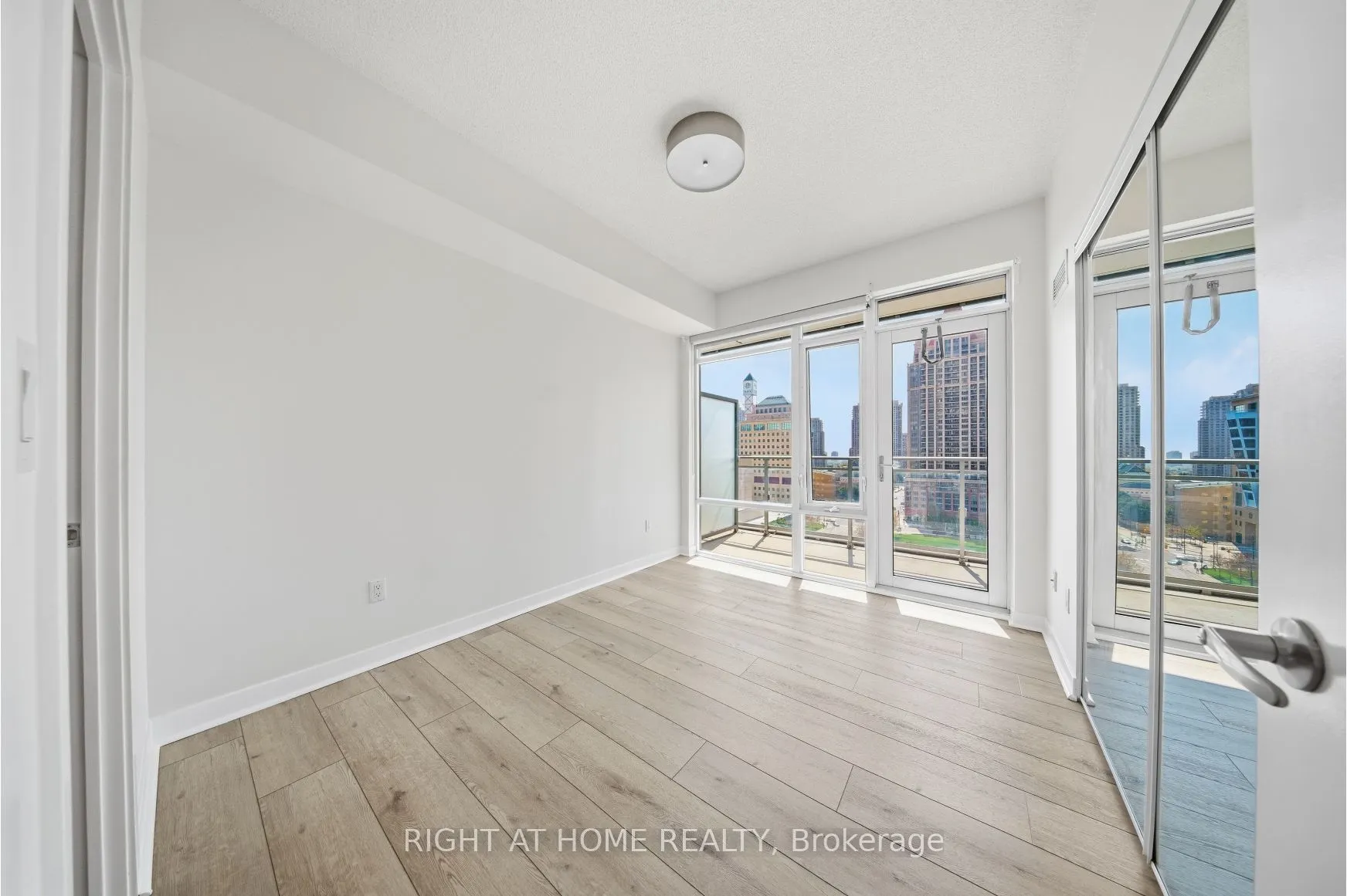 365 Prince Of Wales Drive #1105