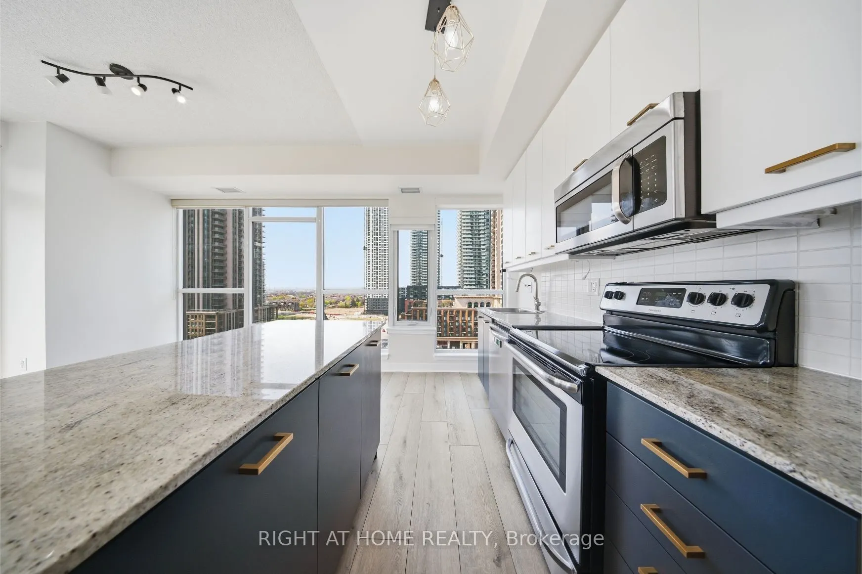 365 Prince Of Wales Drive #1105