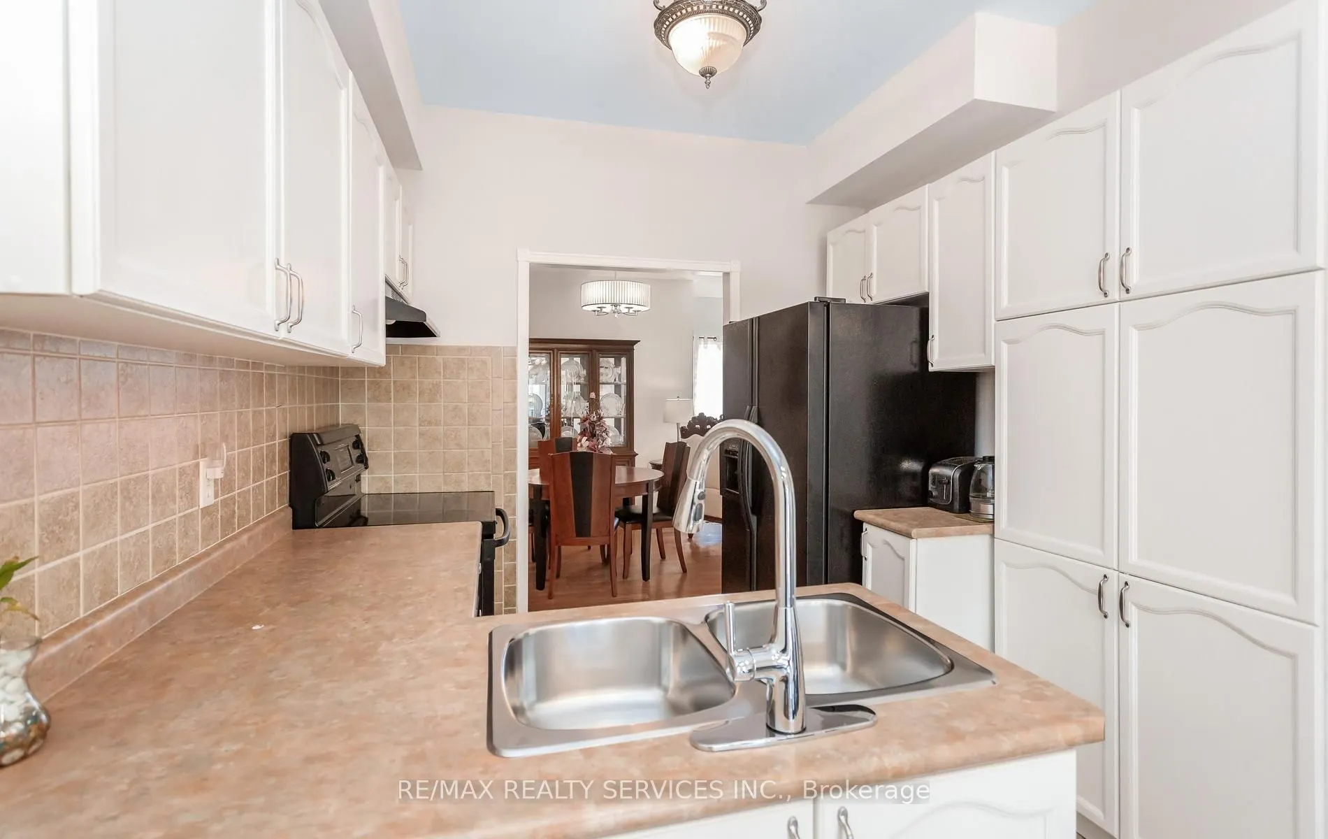 836 Avocado Crescent