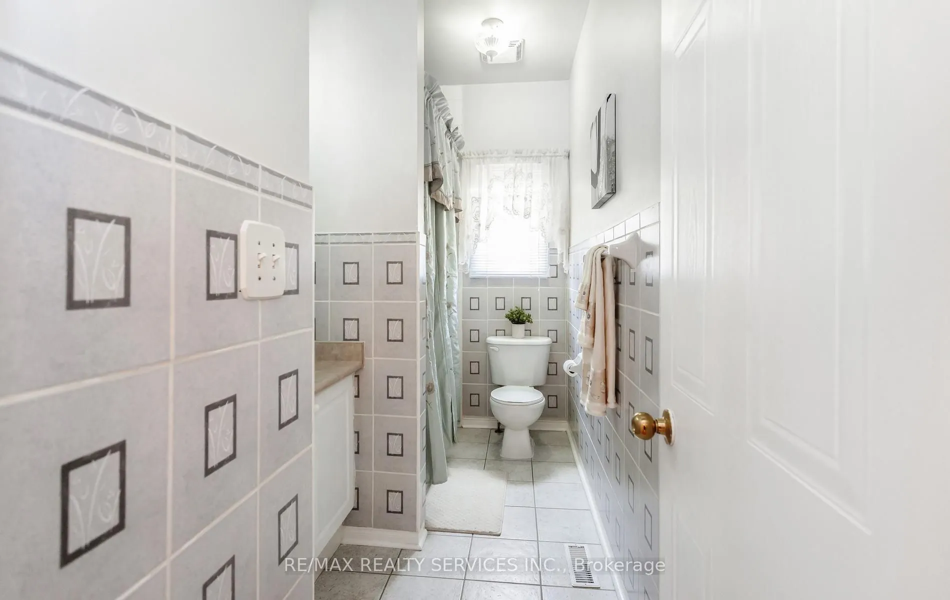 836 Avocado Crescent