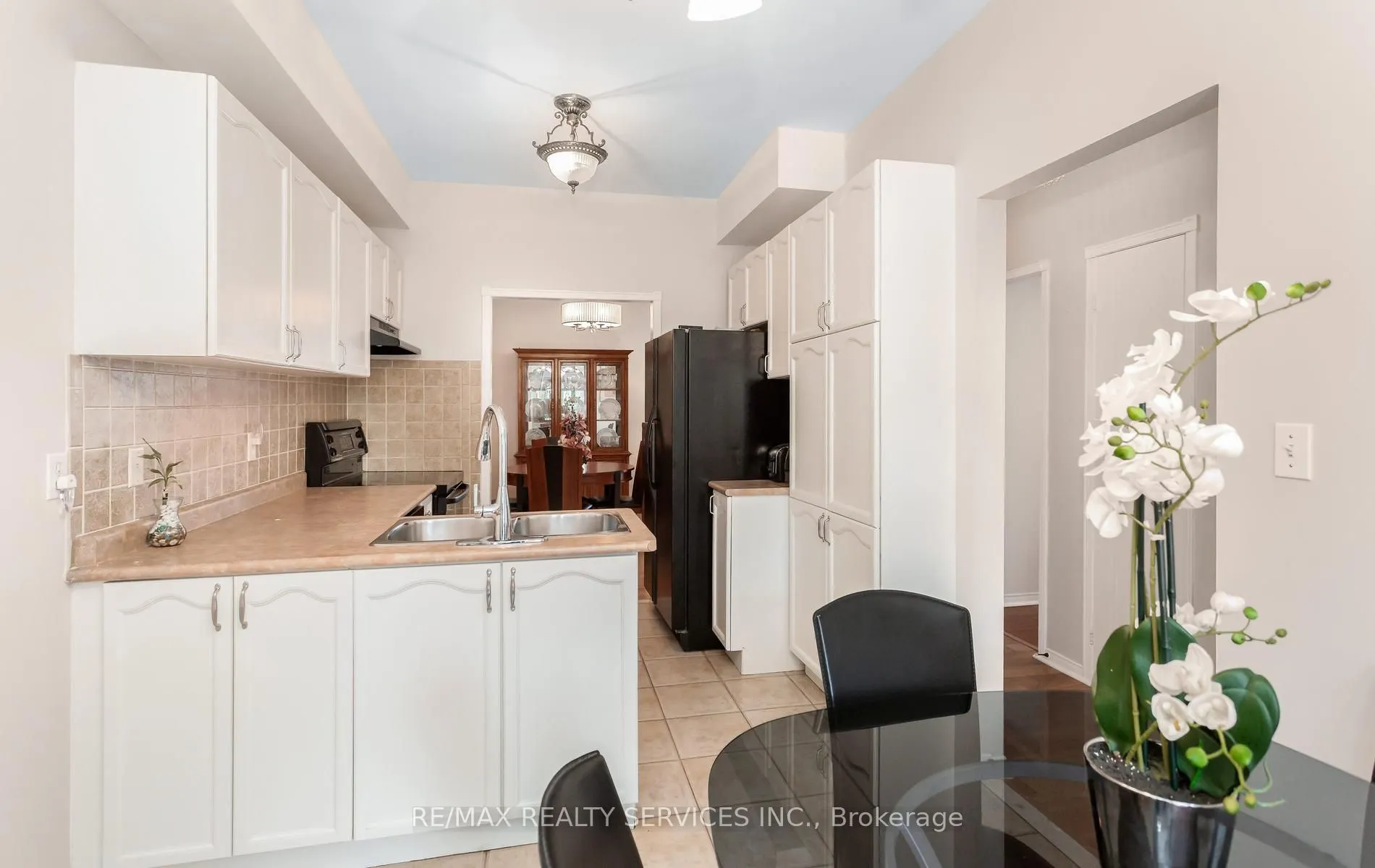 836 Avocado Crescent