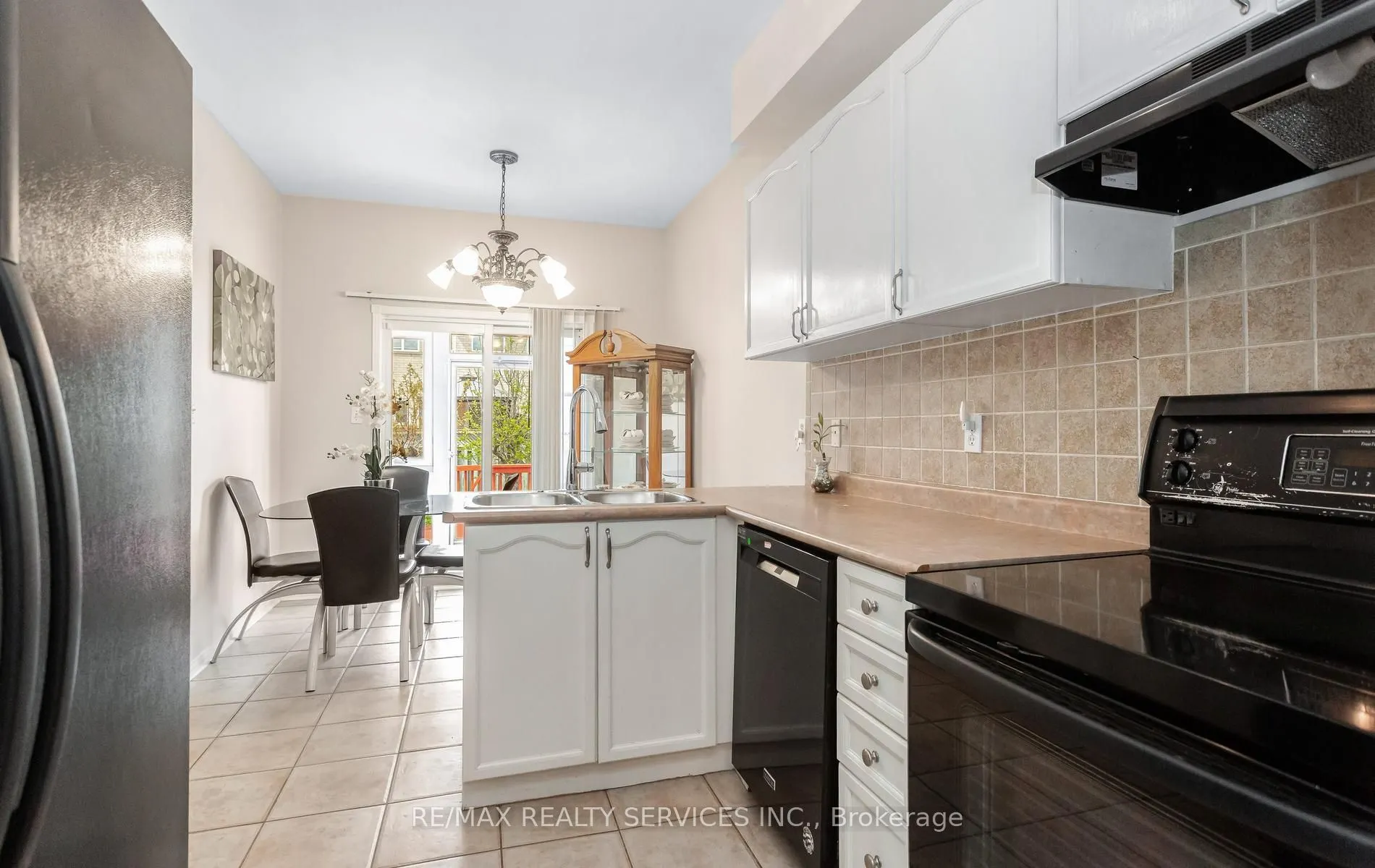 836 Avocado Crescent