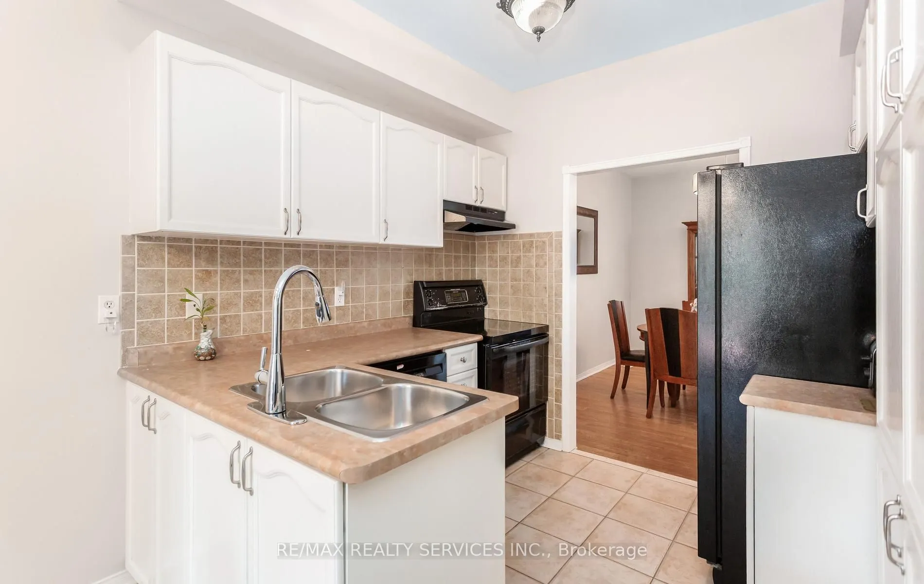 836 Avocado Crescent