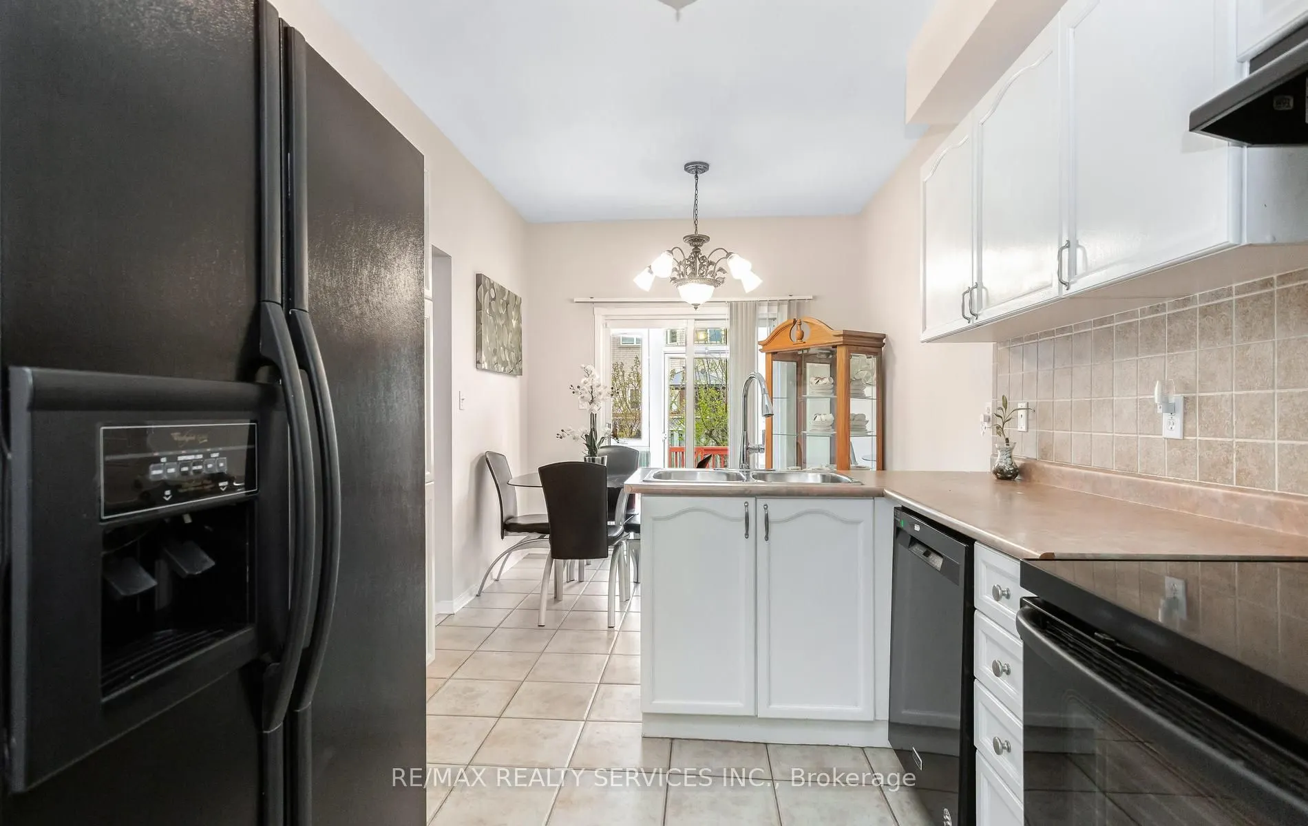 836 Avocado Crescent