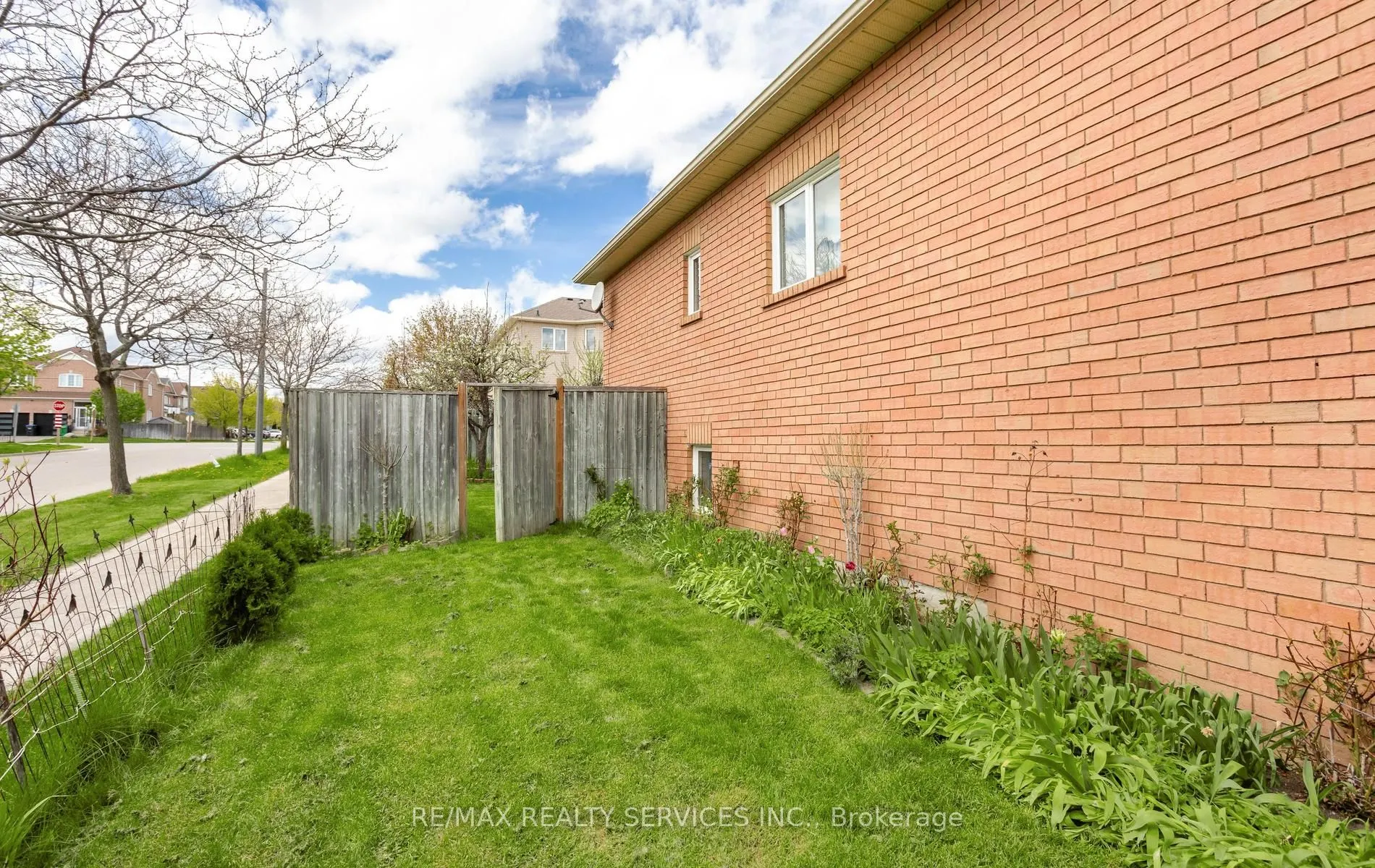 836 Avocado Crescent