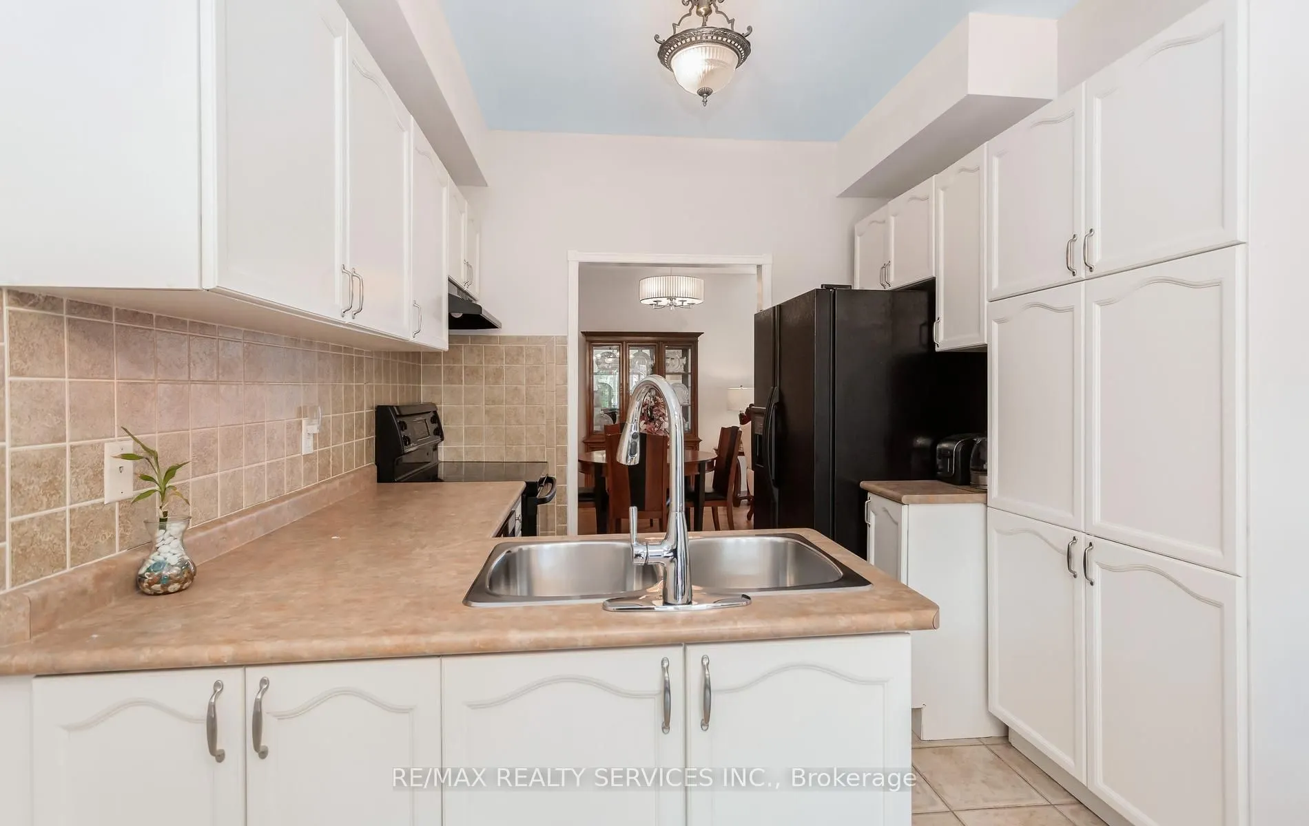 836 Avocado Crescent