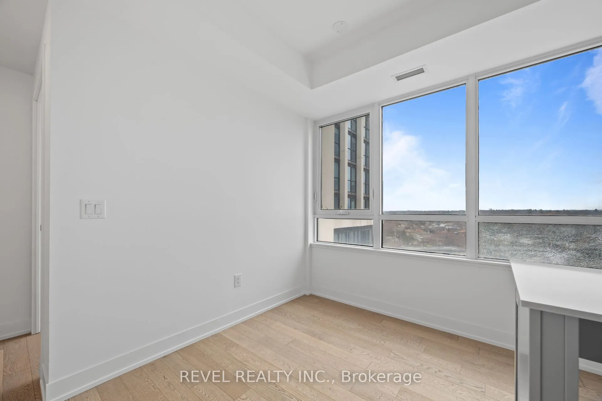 1063 Douglas Mccurdy Common #901