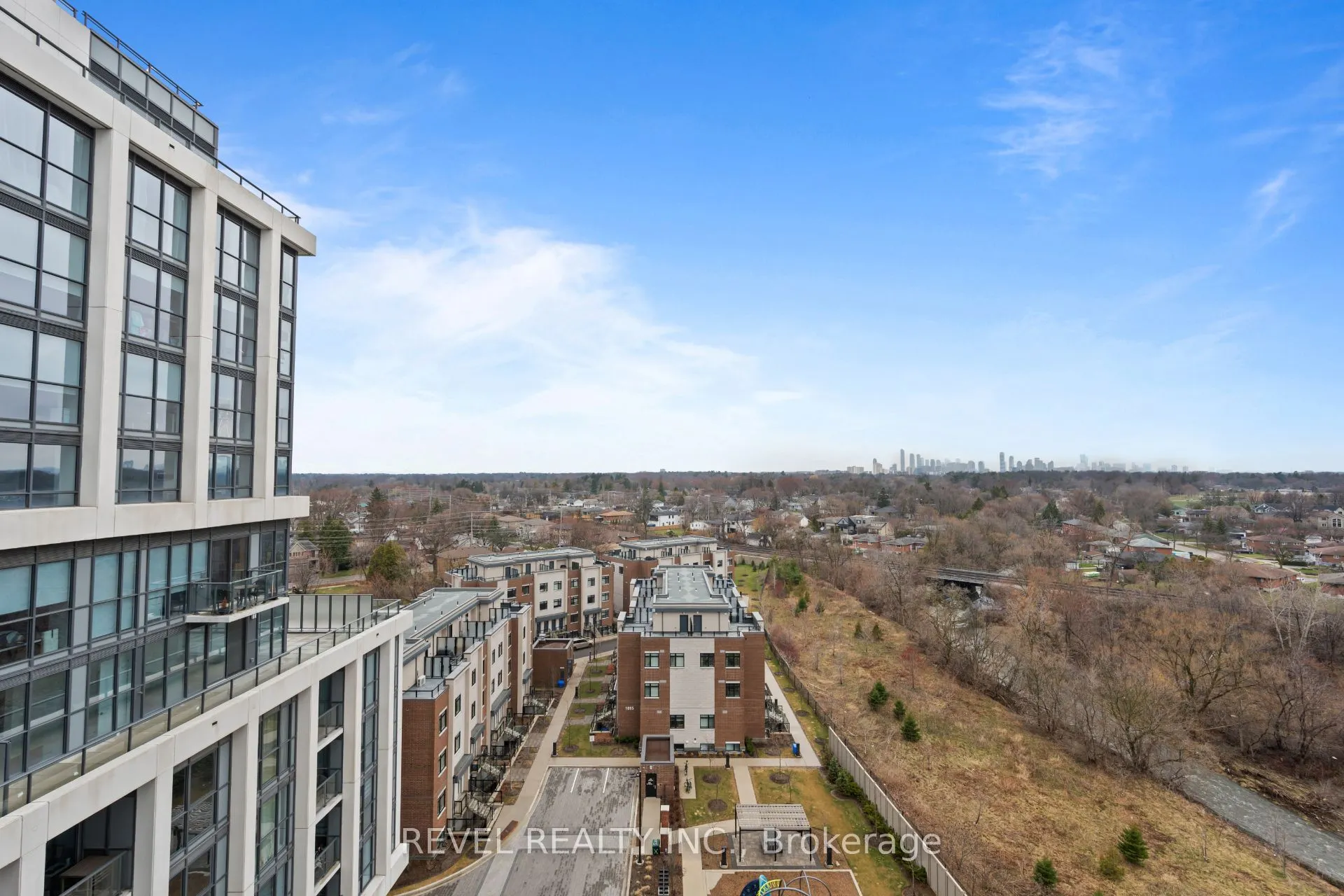 1063 Douglas Mccurdy Common #901