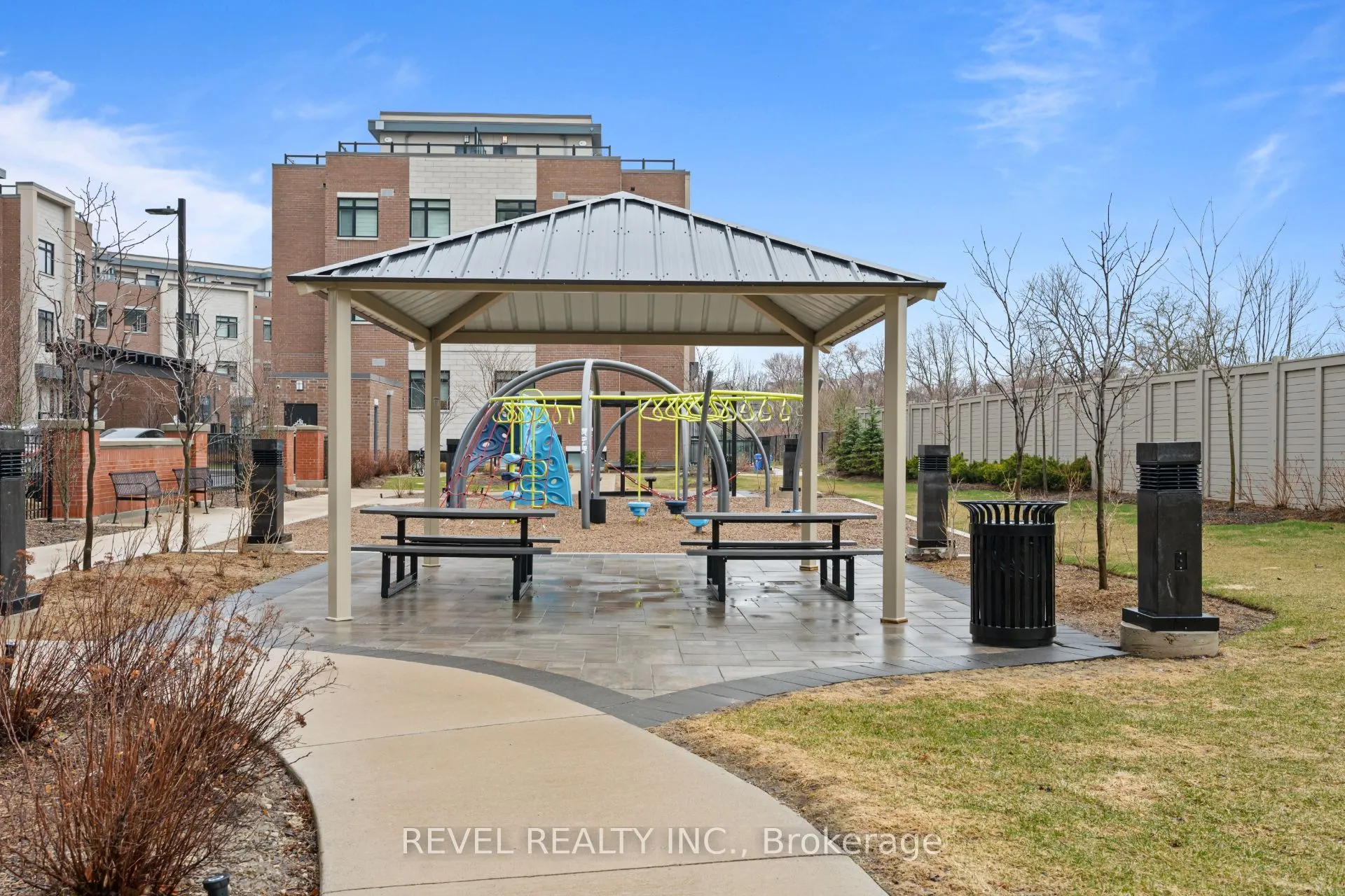 1063 Douglas Mccurdy Common #901