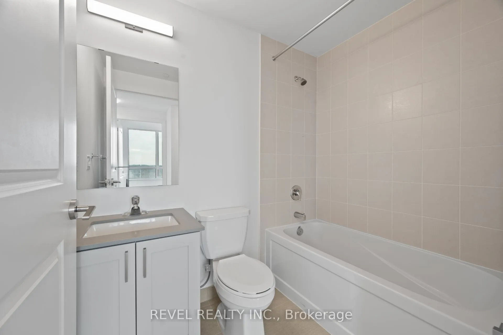 1063 Douglas Mccurdy Common #901