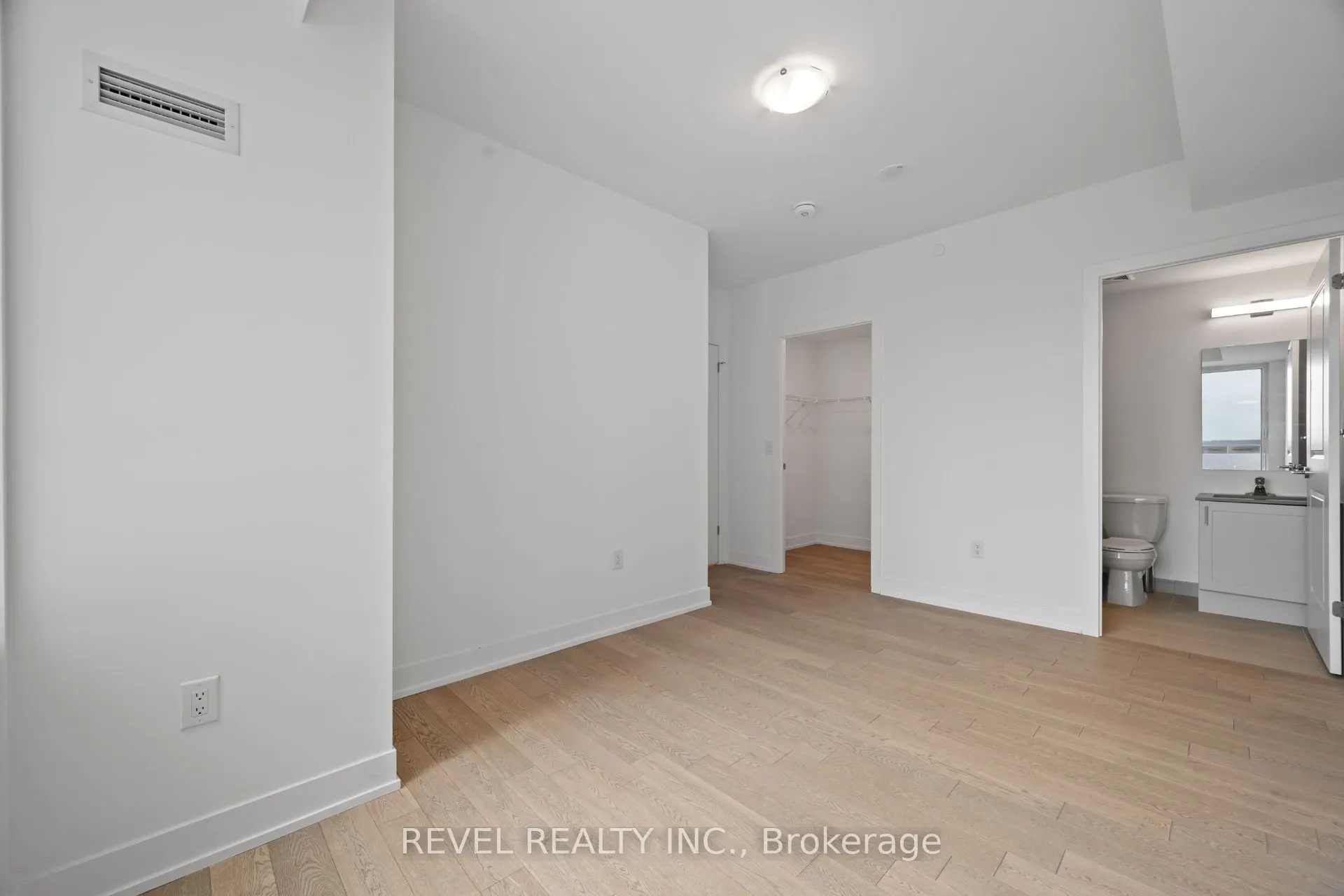 1063 Douglas Mccurdy Common #901