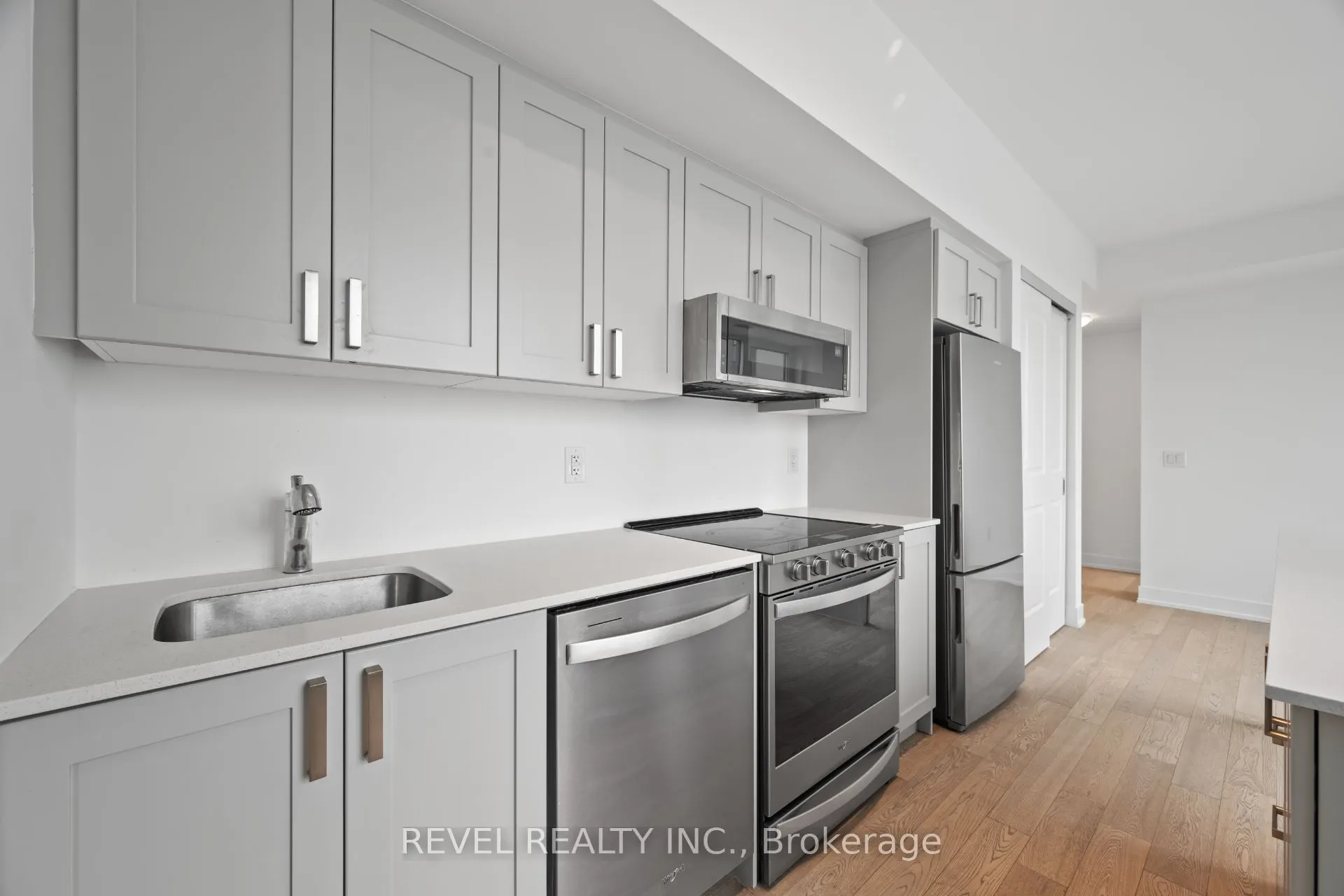 1063 Douglas Mccurdy Common #901