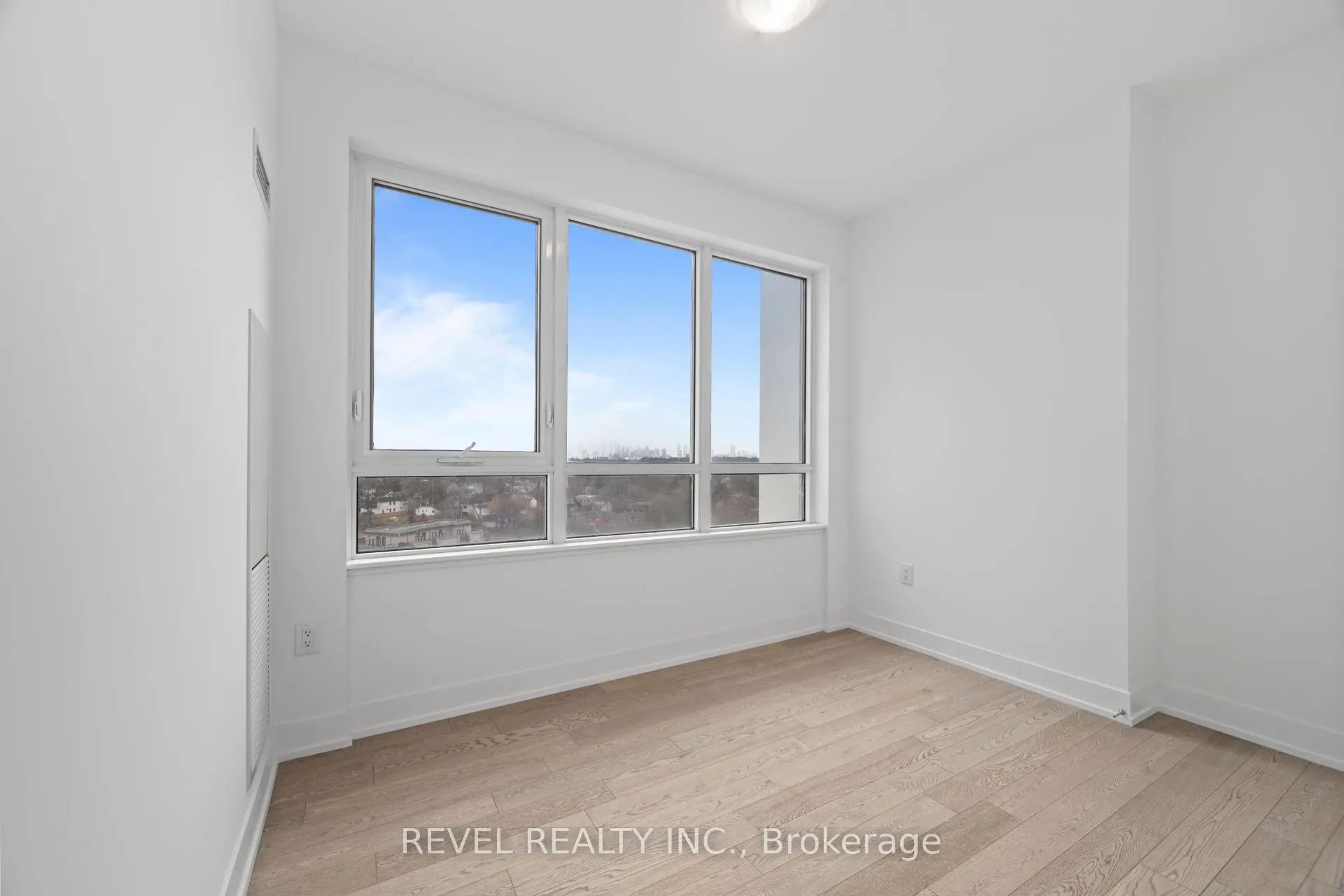1063 Douglas Mccurdy Common #901
