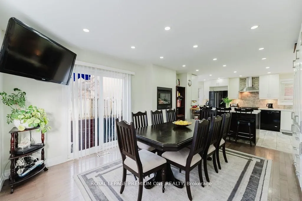 25 Sir Lancelot Court