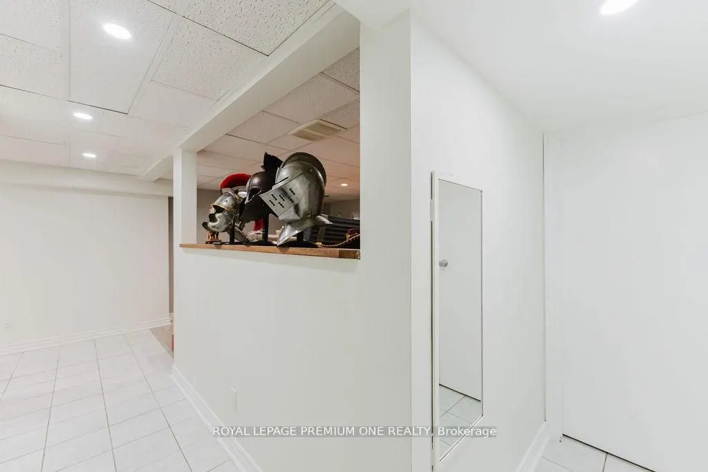 25 Sir Lancelot Court