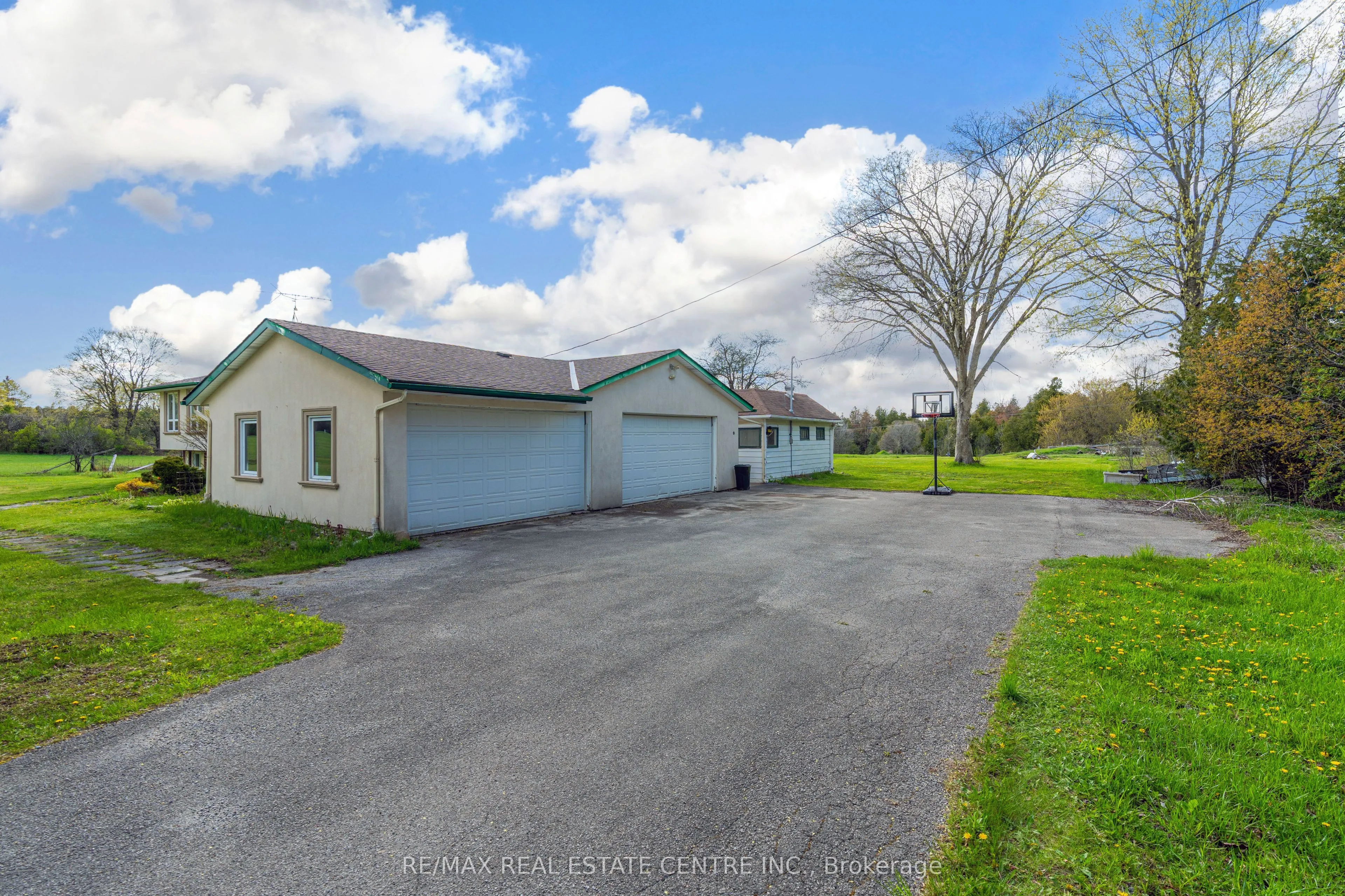 6649 25 Side Road