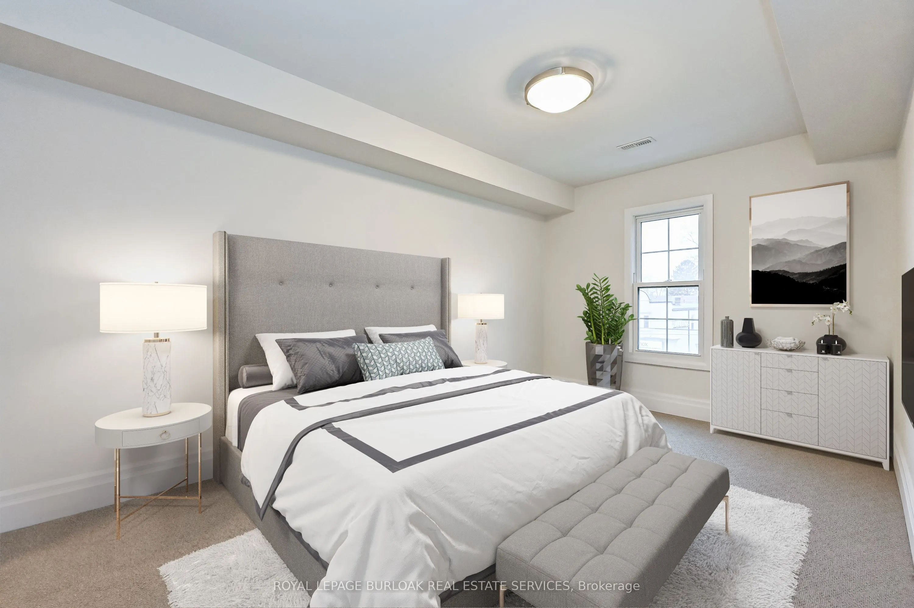 760 Lakeshore Road E #207